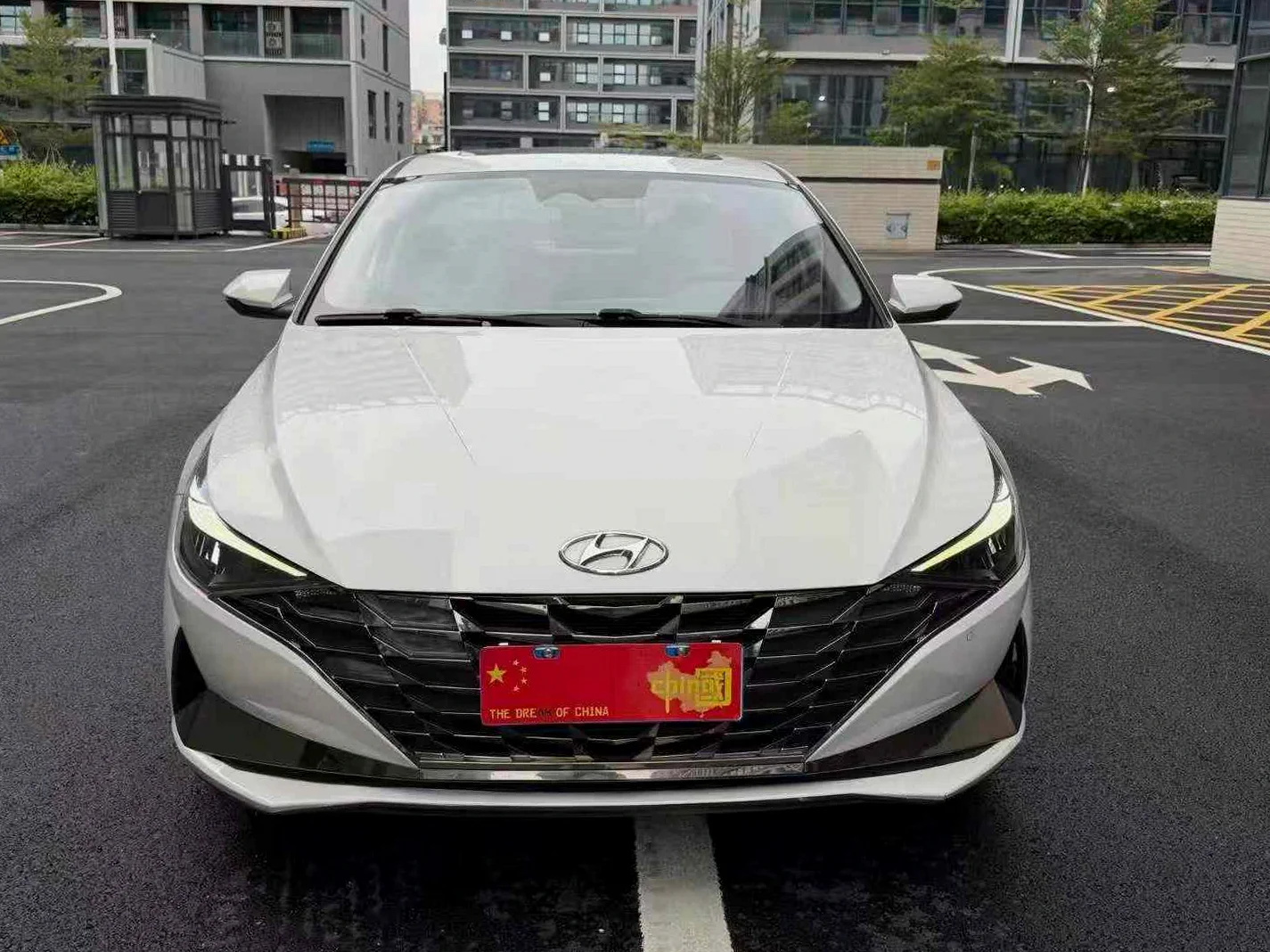 现代伊兰特 正面外观二