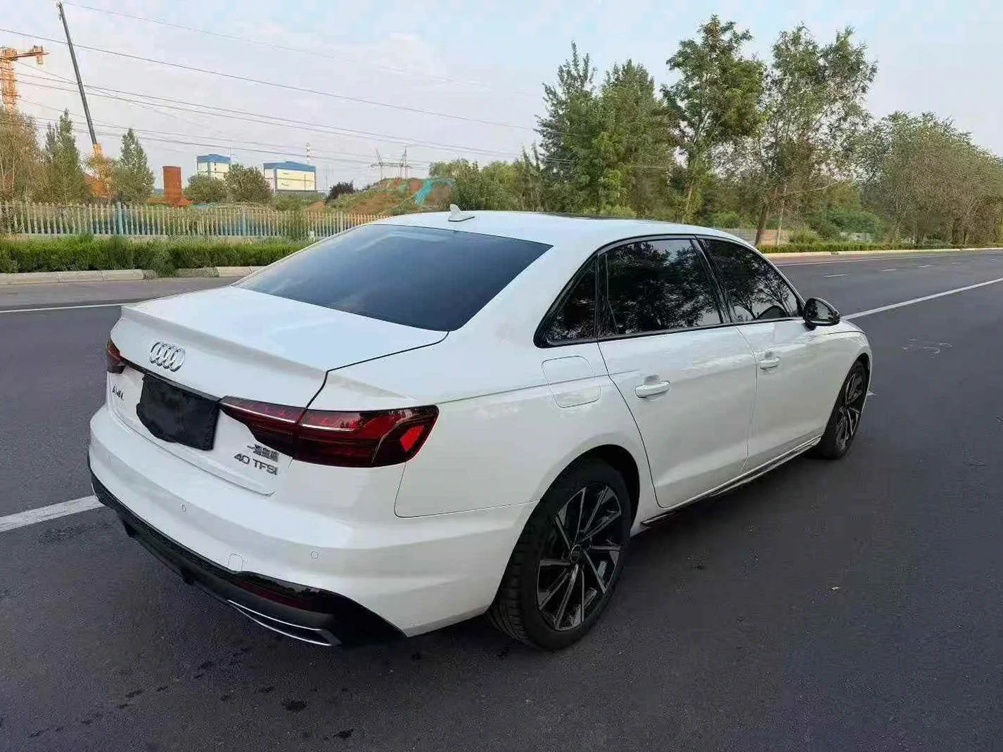 奥迪A4L 后面外观三