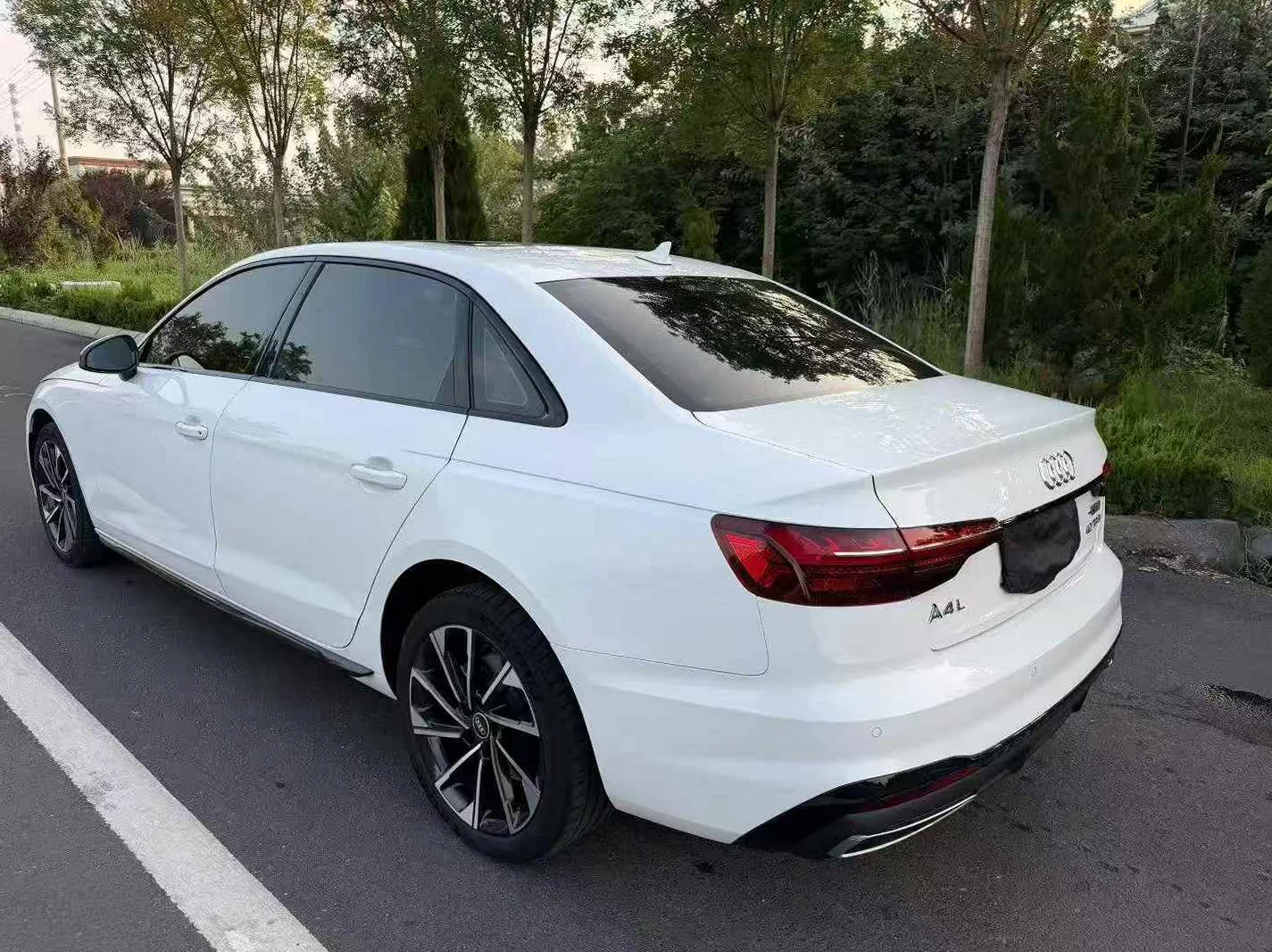 奥迪A4L 后面外观二