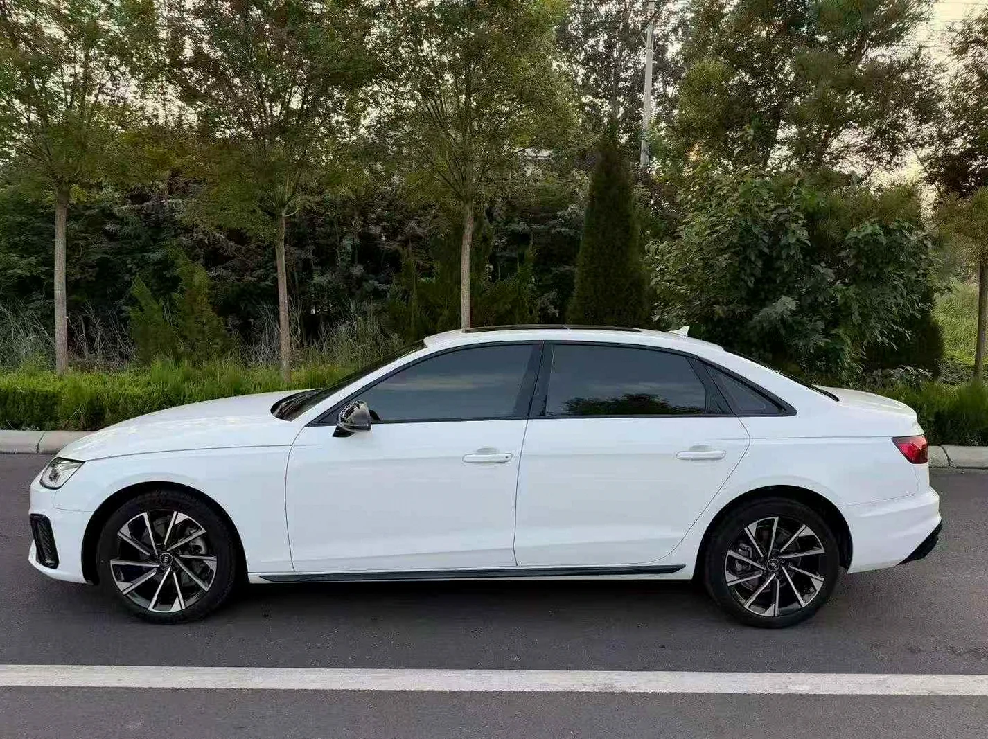 奥迪A4L 正面外观三