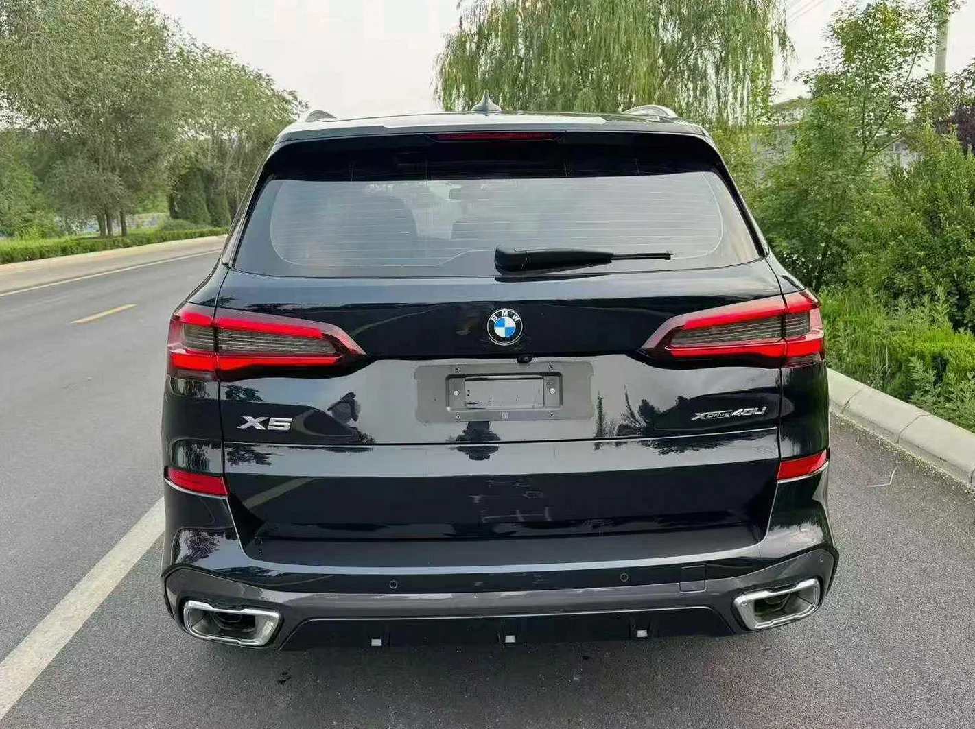 宝马X5 后面外观一