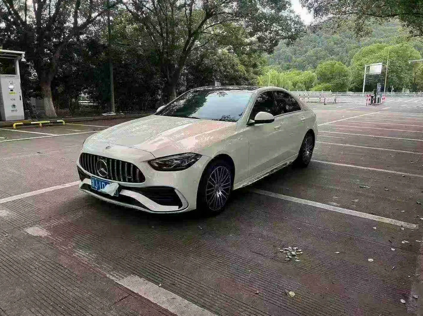 奔驰C 正面外观三