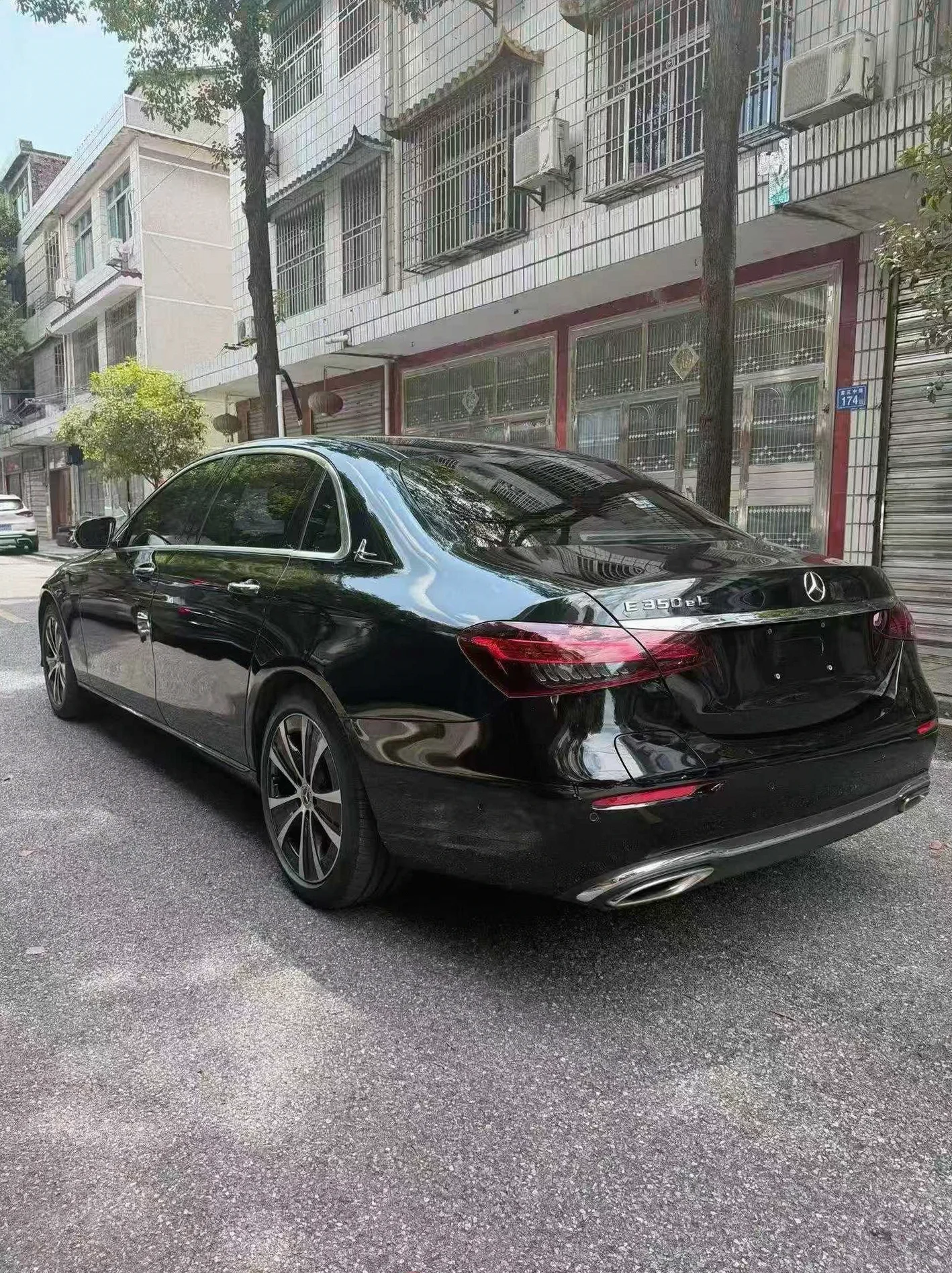 奔驰E 内饰前排
