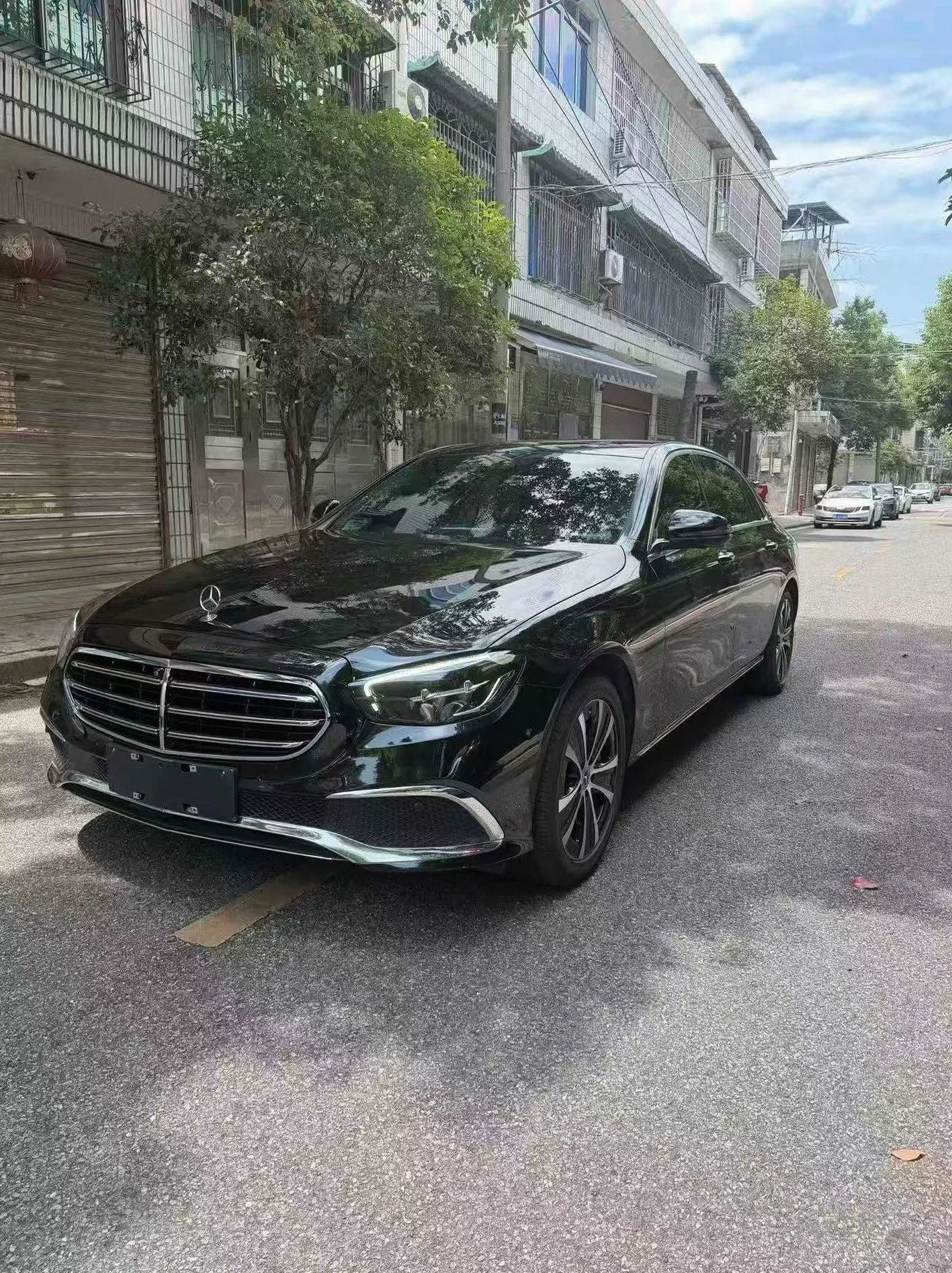 奔驰E 正面外观三