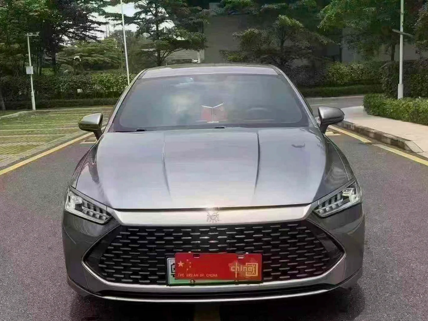 比亚迪秦 正面外观二