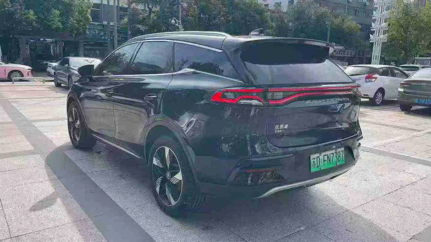 比亚迪唐 内饰前排
