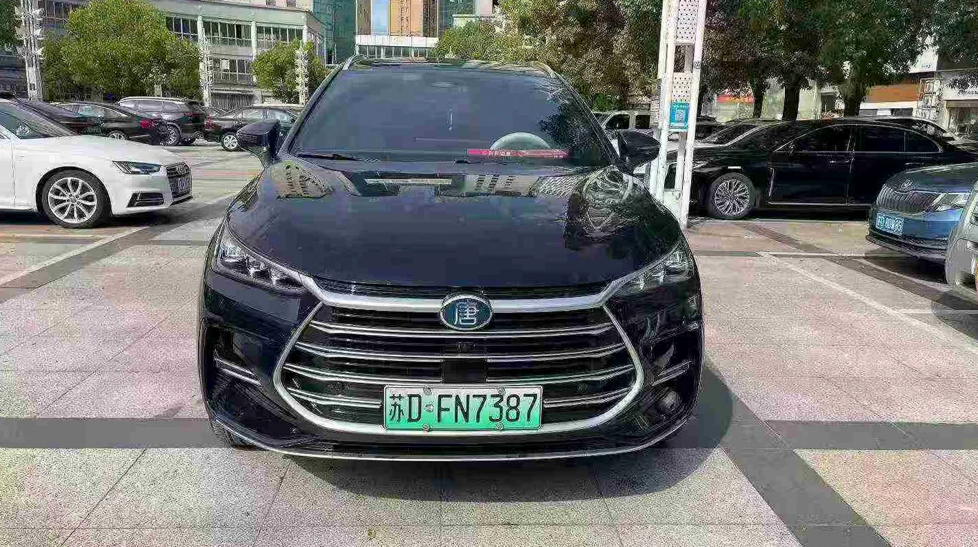 比亚迪唐 正面外观二