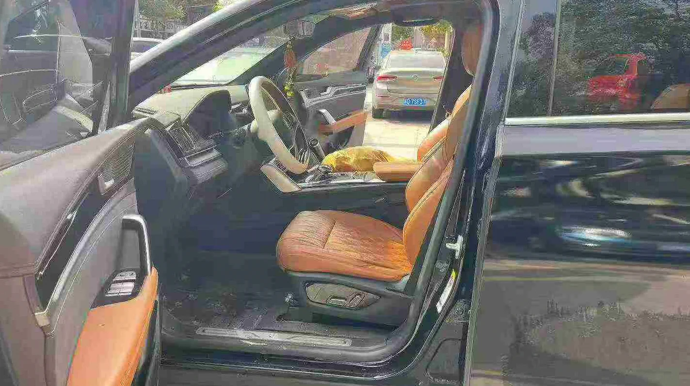 比亚迪唐 后面外观一