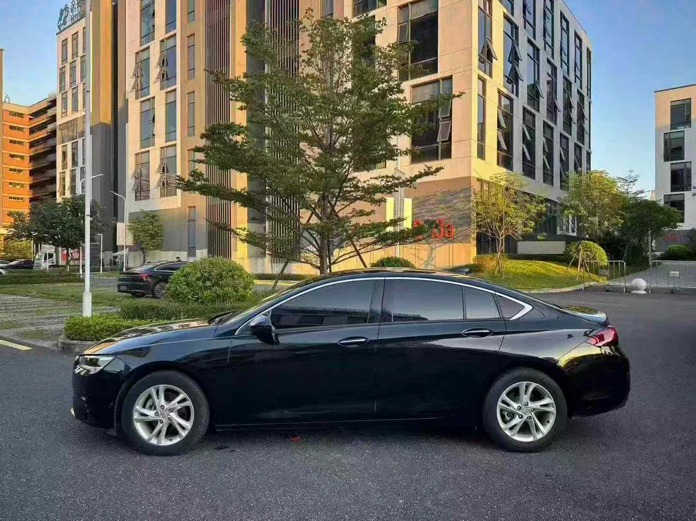 别克君威 后面外观一