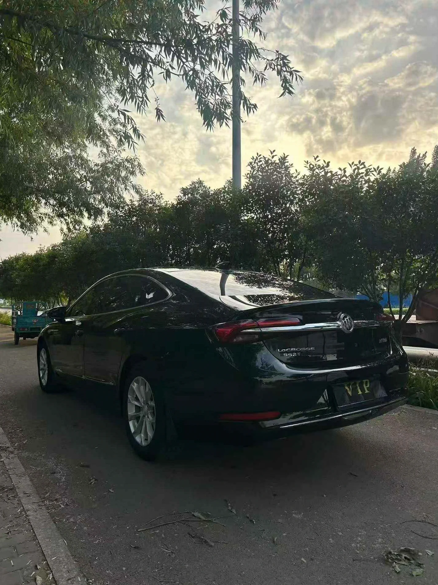 别克君越 后面外观三