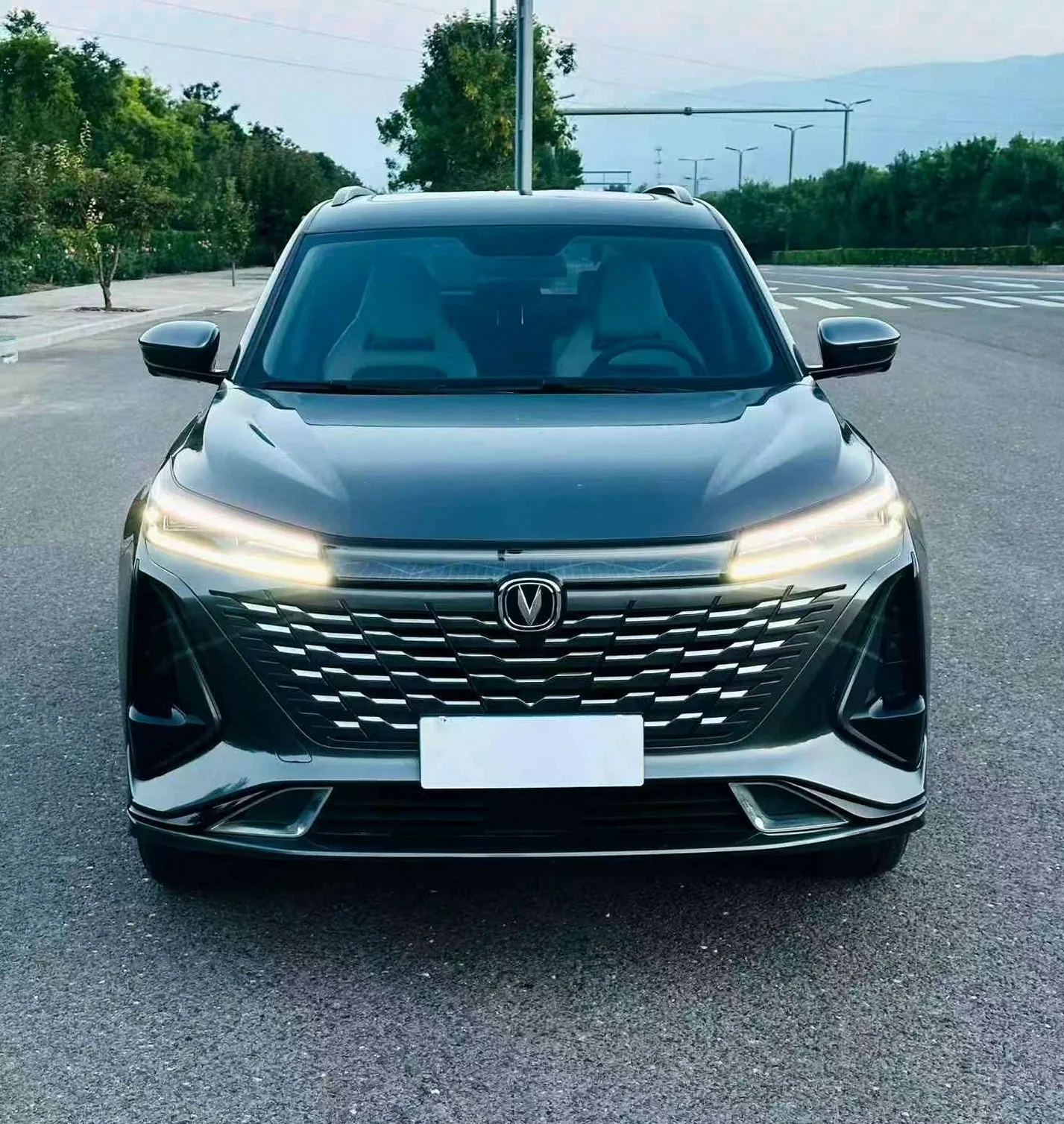 长安汽车CS75 正面外观二