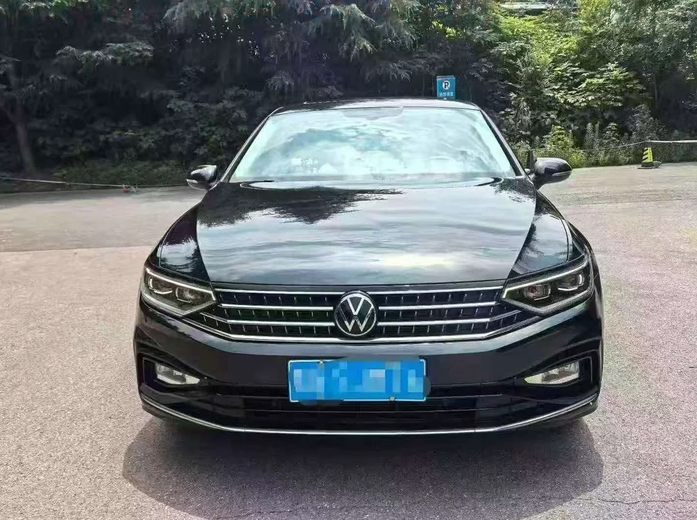 大众迈腾 正面外观二