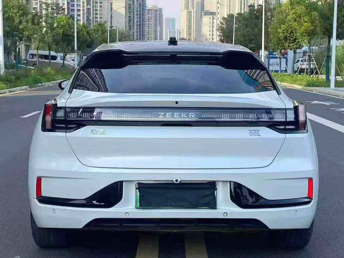 极氪汽车001 后面外观二