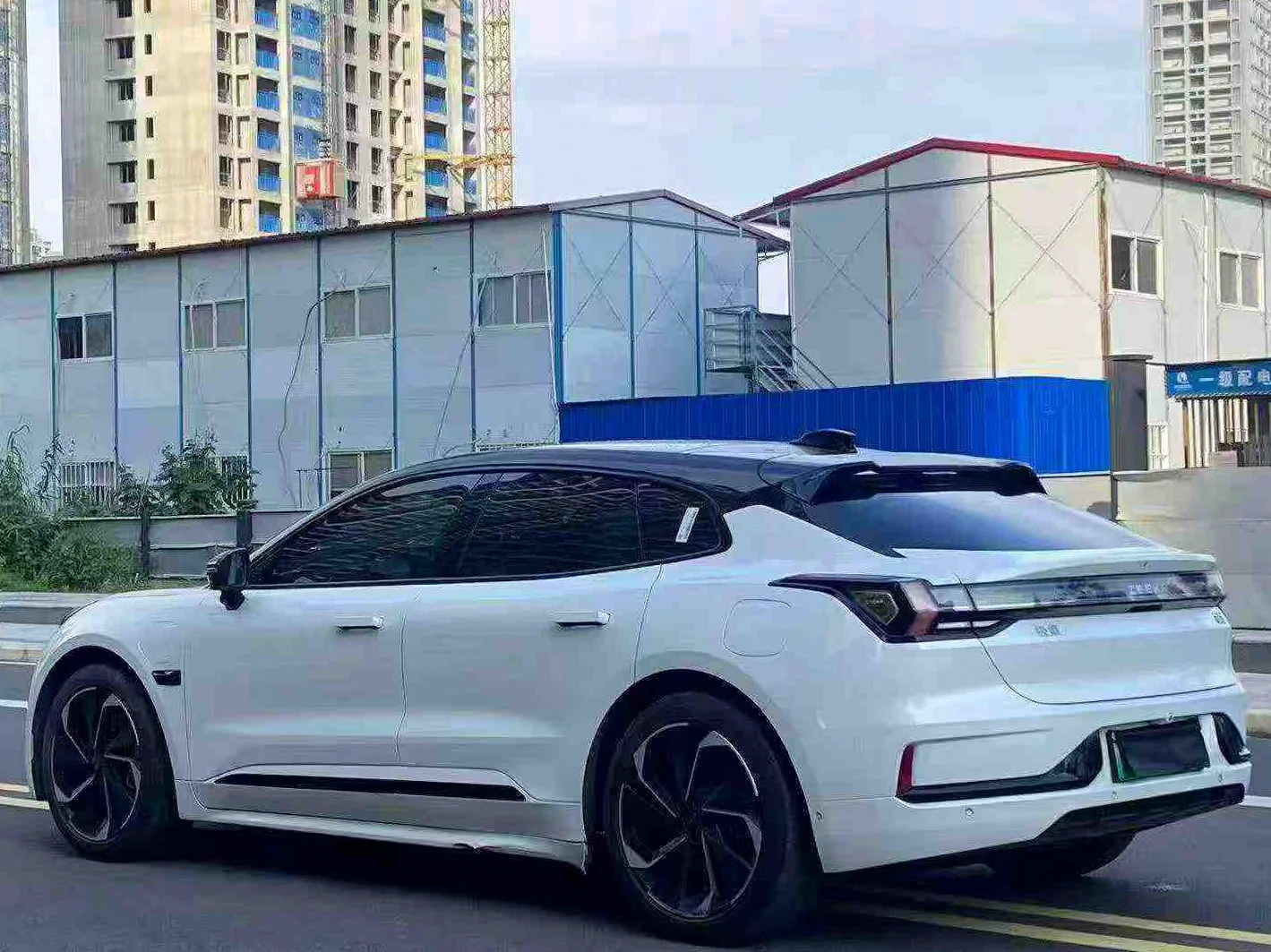 极氪汽车001 后面外观三