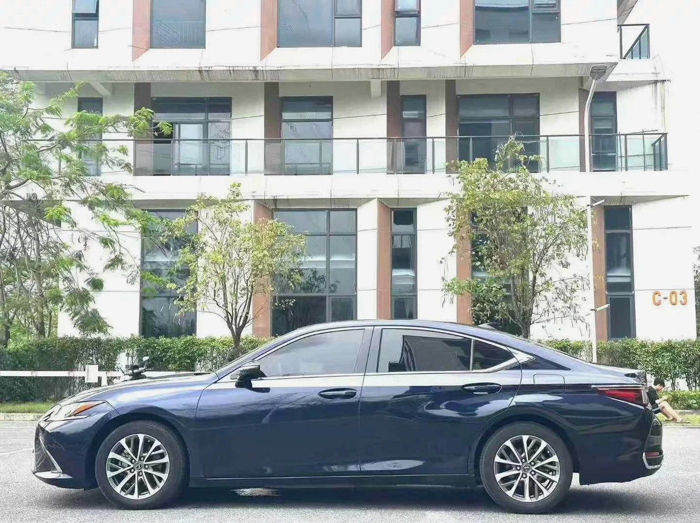 雷克萨斯ES 后面外观一