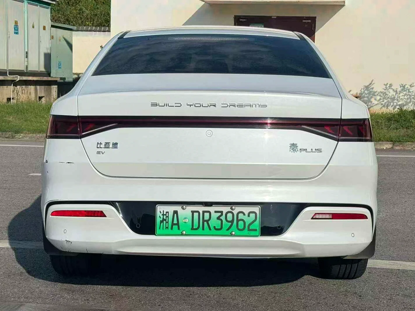 比亚迪秦 后面外观二