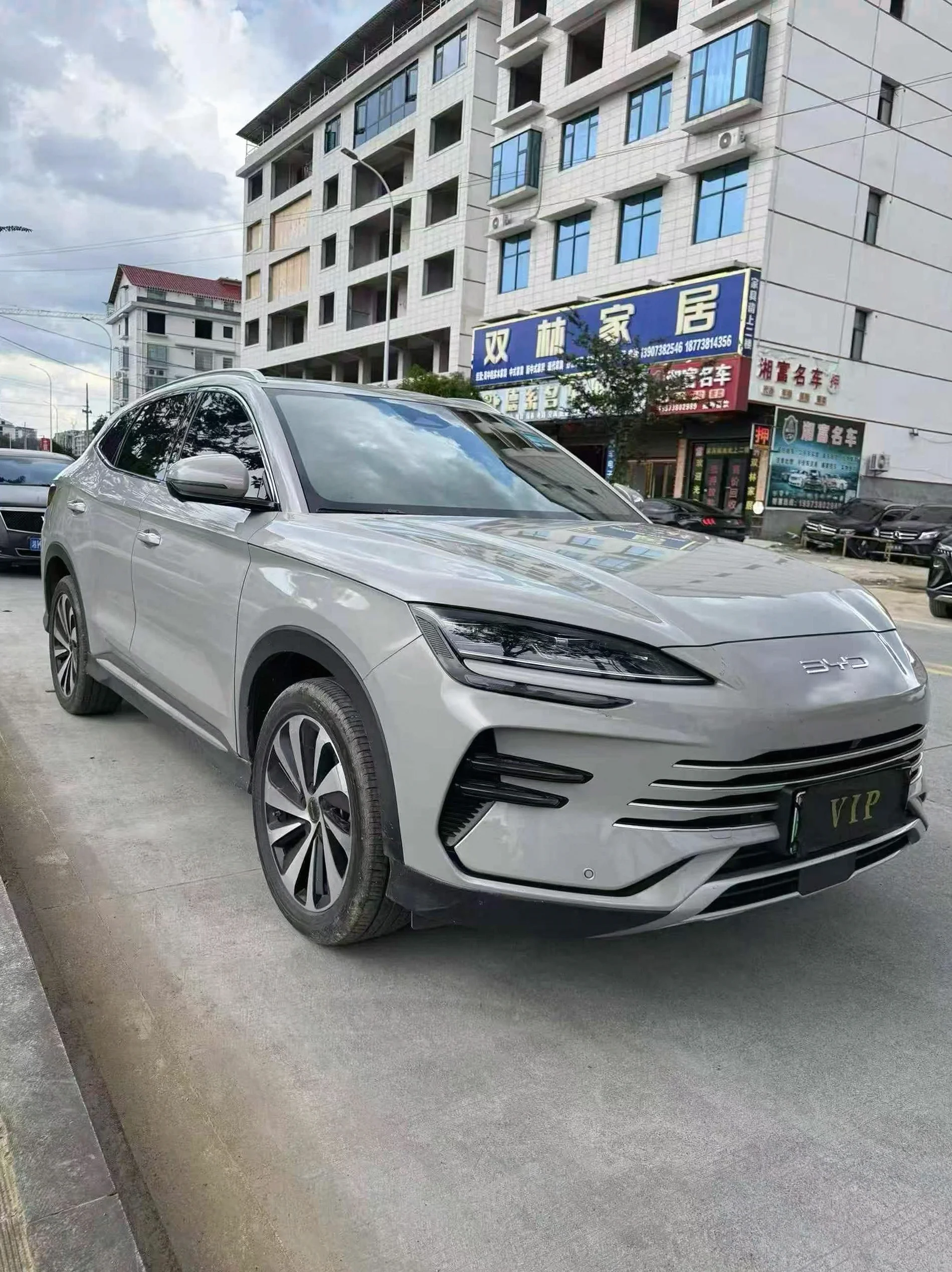 比亚迪宋PLUS 正面外观三