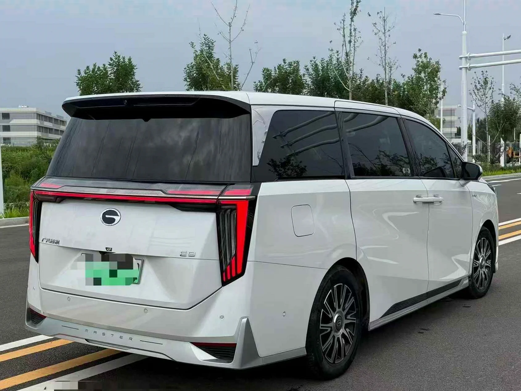 传祺E9 后面外观一