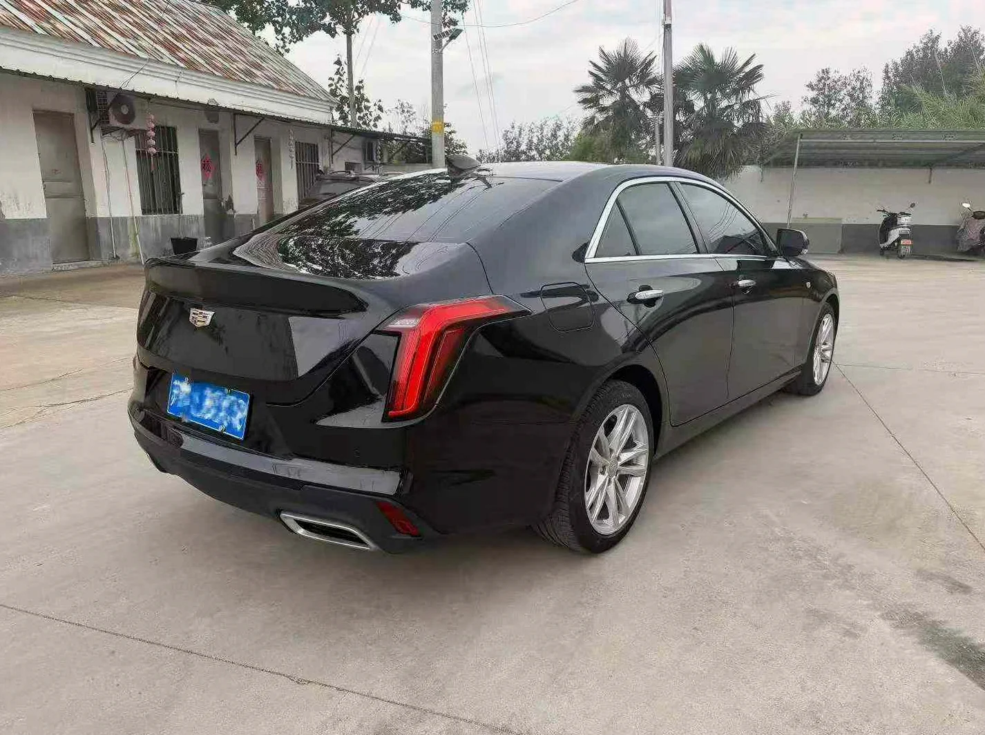 凯迪拉克CT4 后面外观一