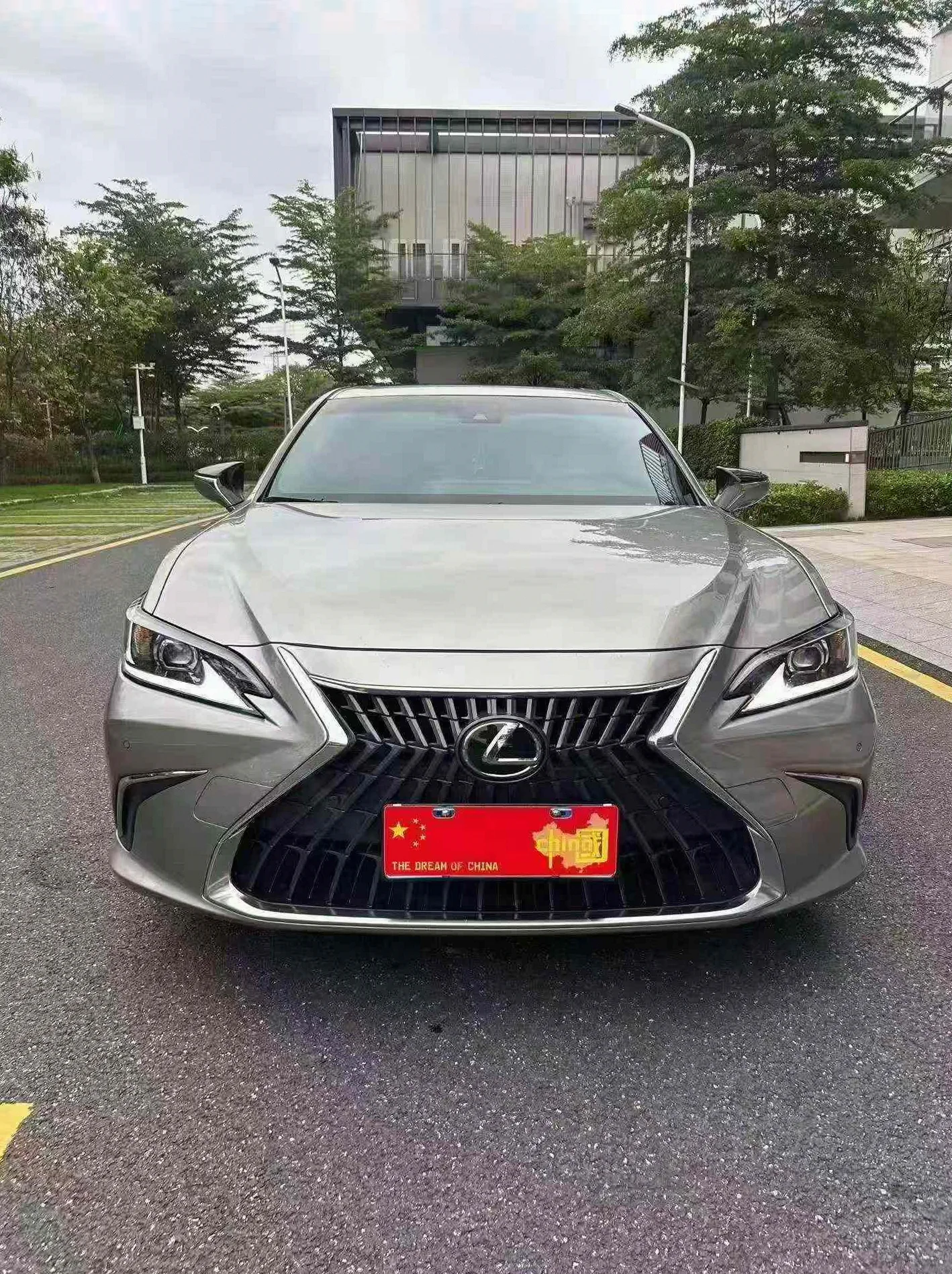 雷克萨斯ES 正面外观二