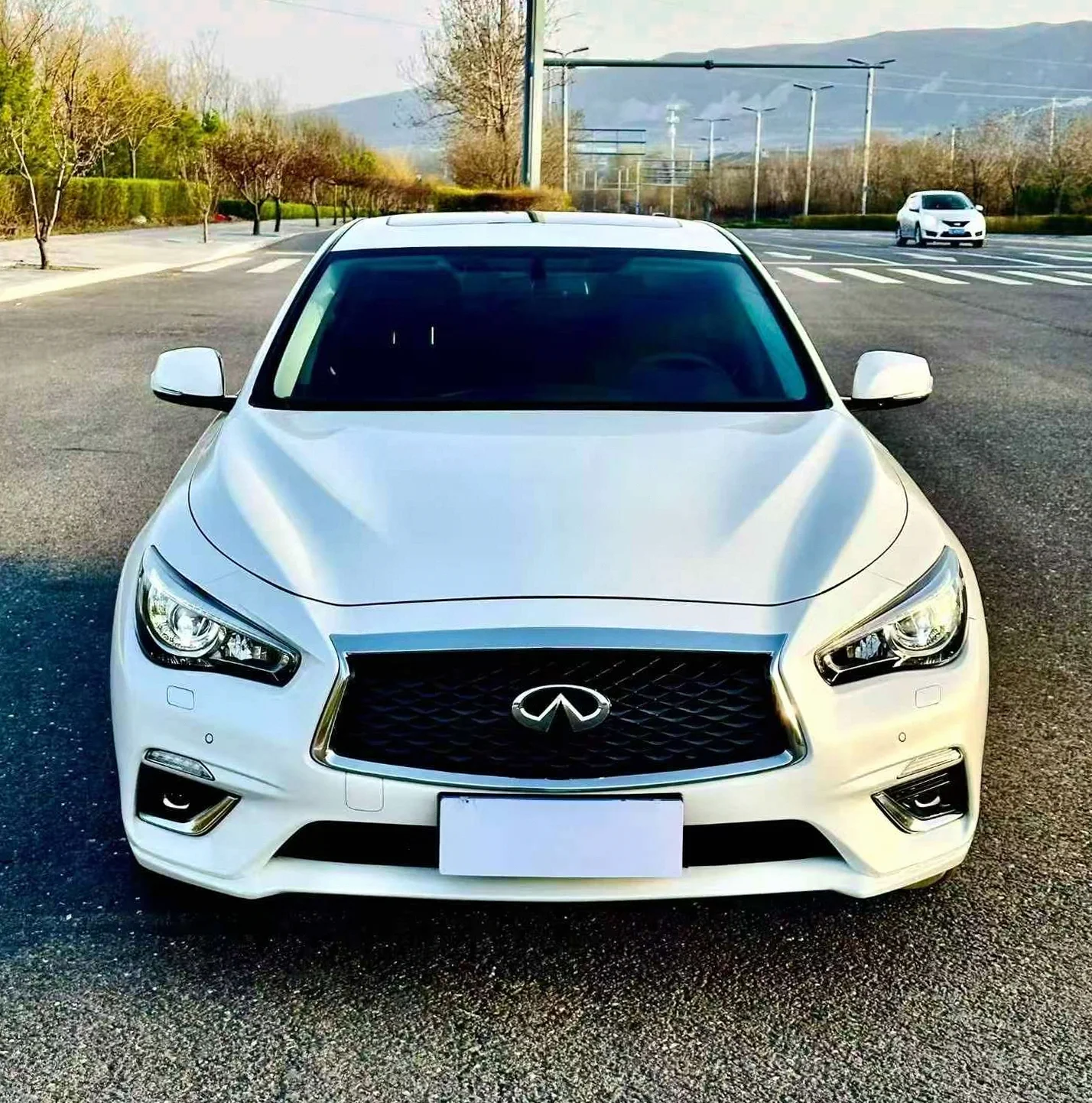 英菲尼迪Q50L 正面外观二