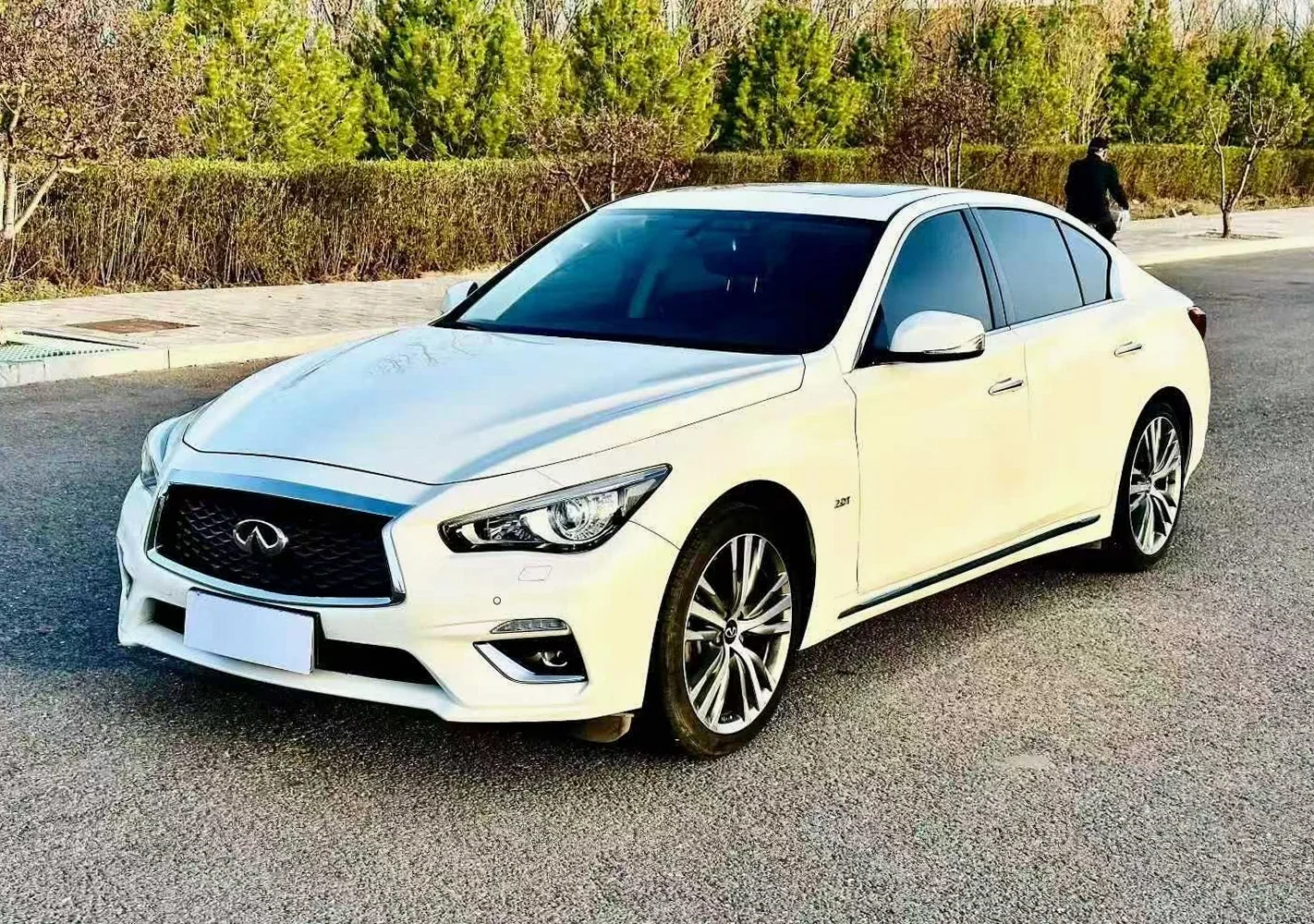 英菲尼迪Q50L 正面外观三