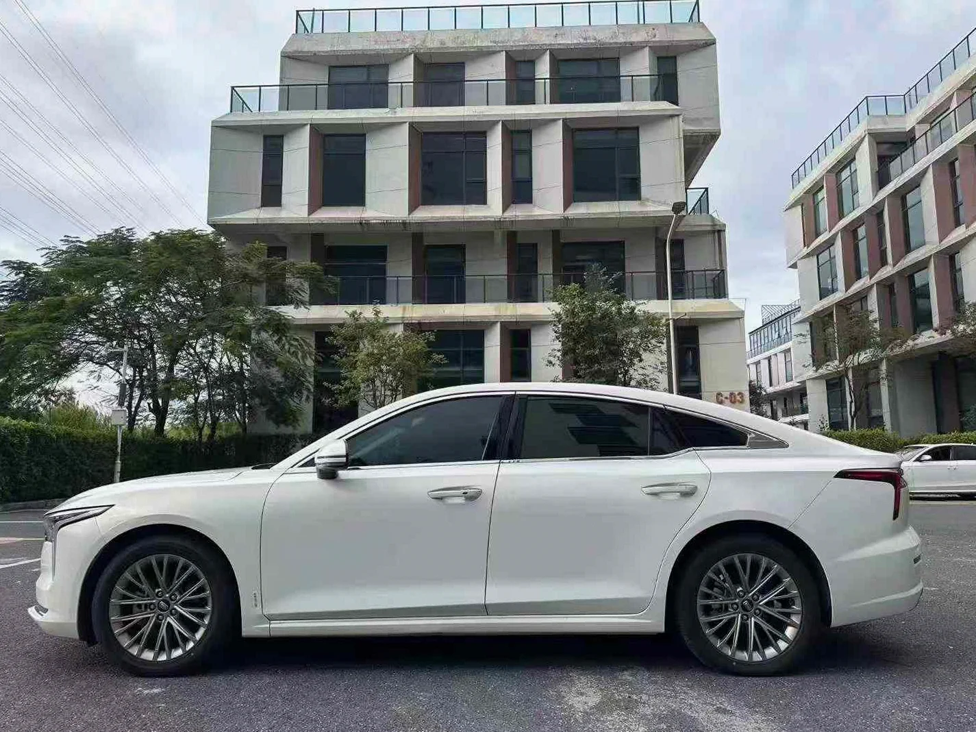 奔腾B70 后面外观一
