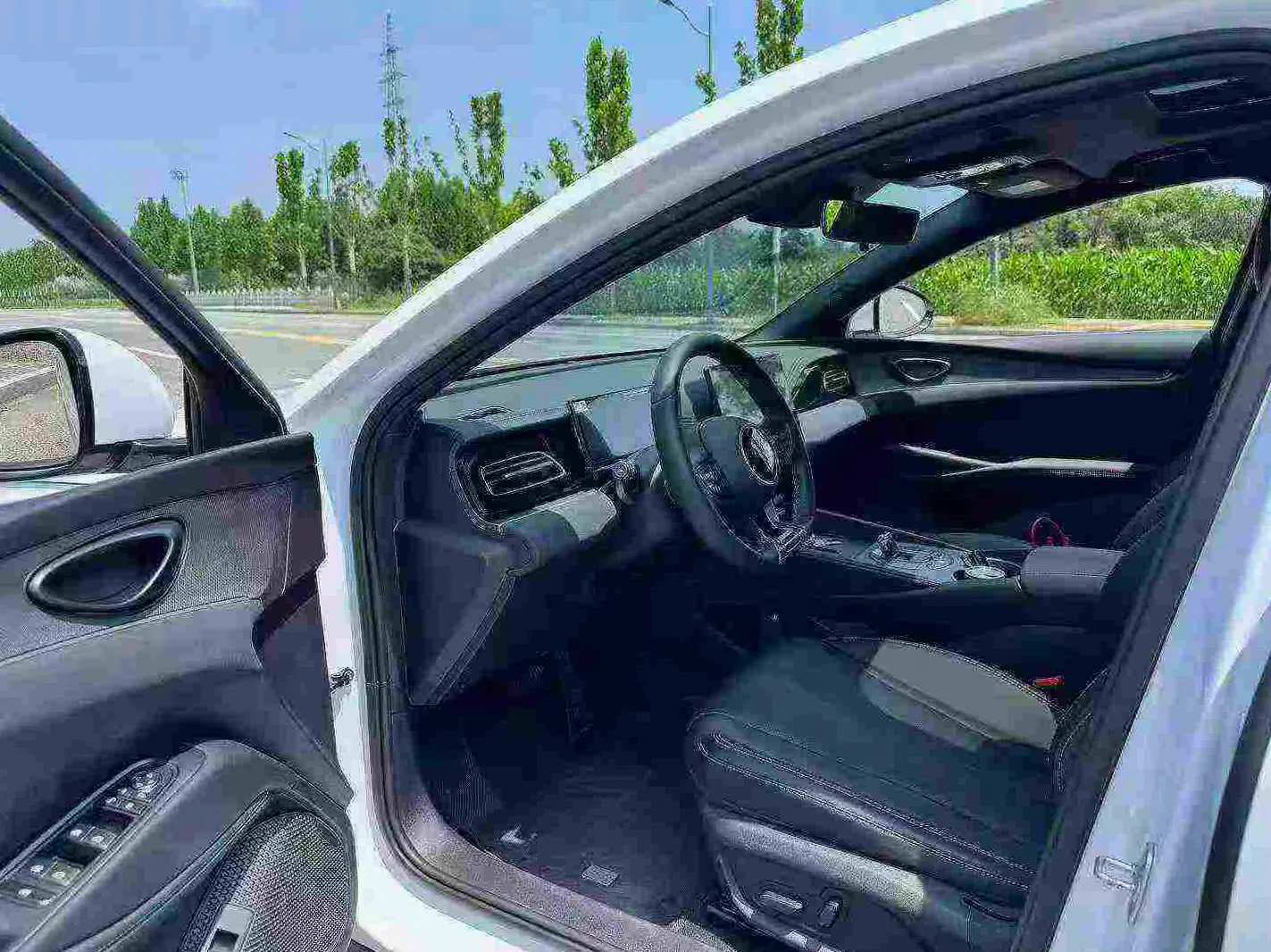 比亚迪海豹 内饰前排