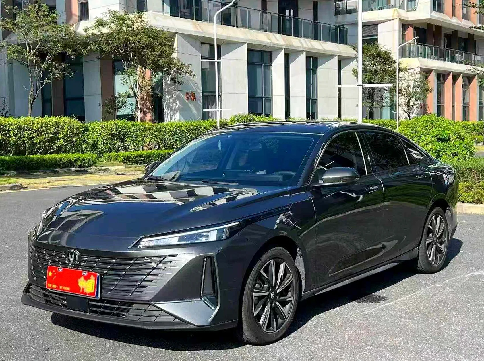 长安汽车逸动 正面外观三