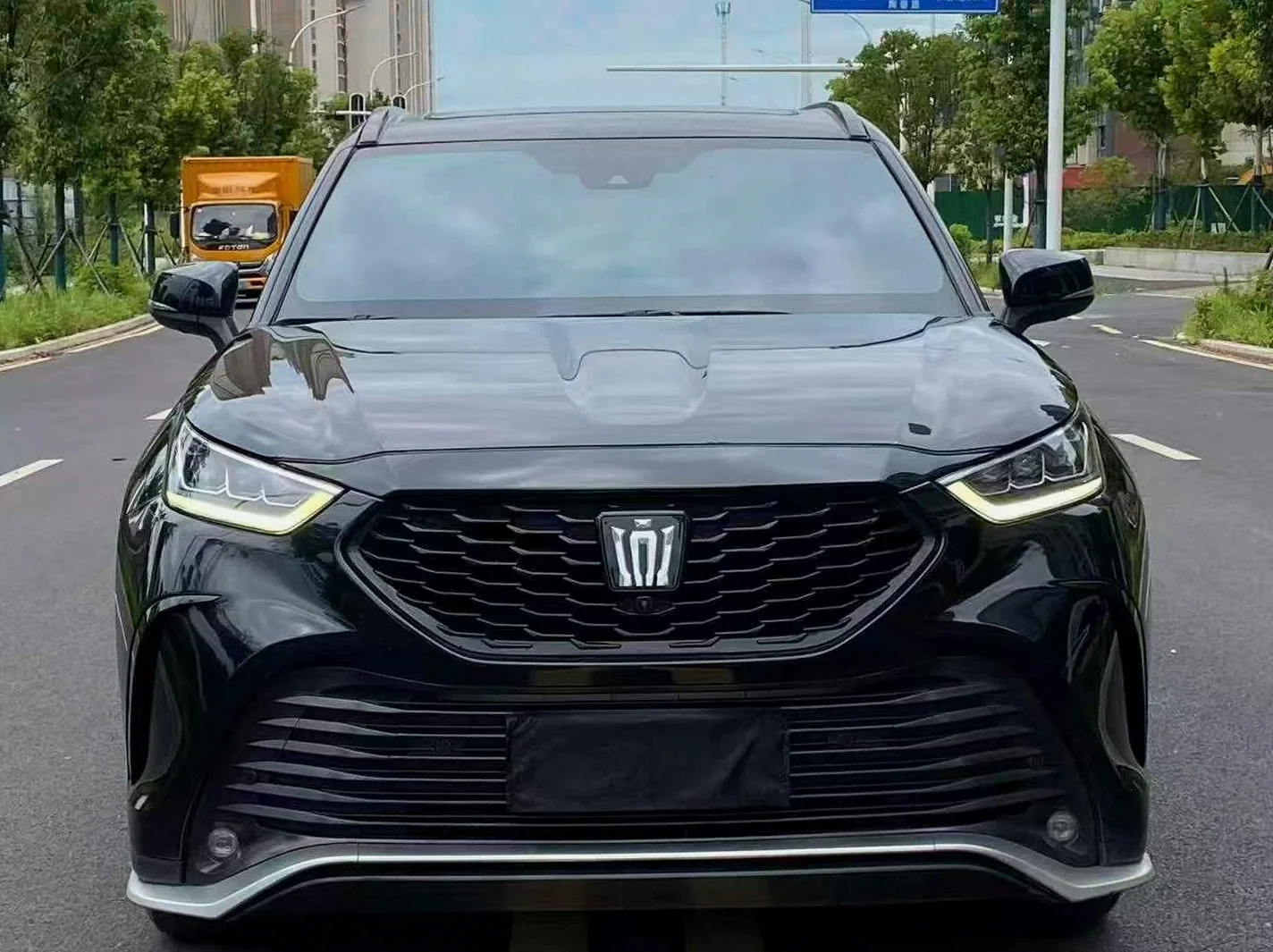 丰田皇冠 正面外观二