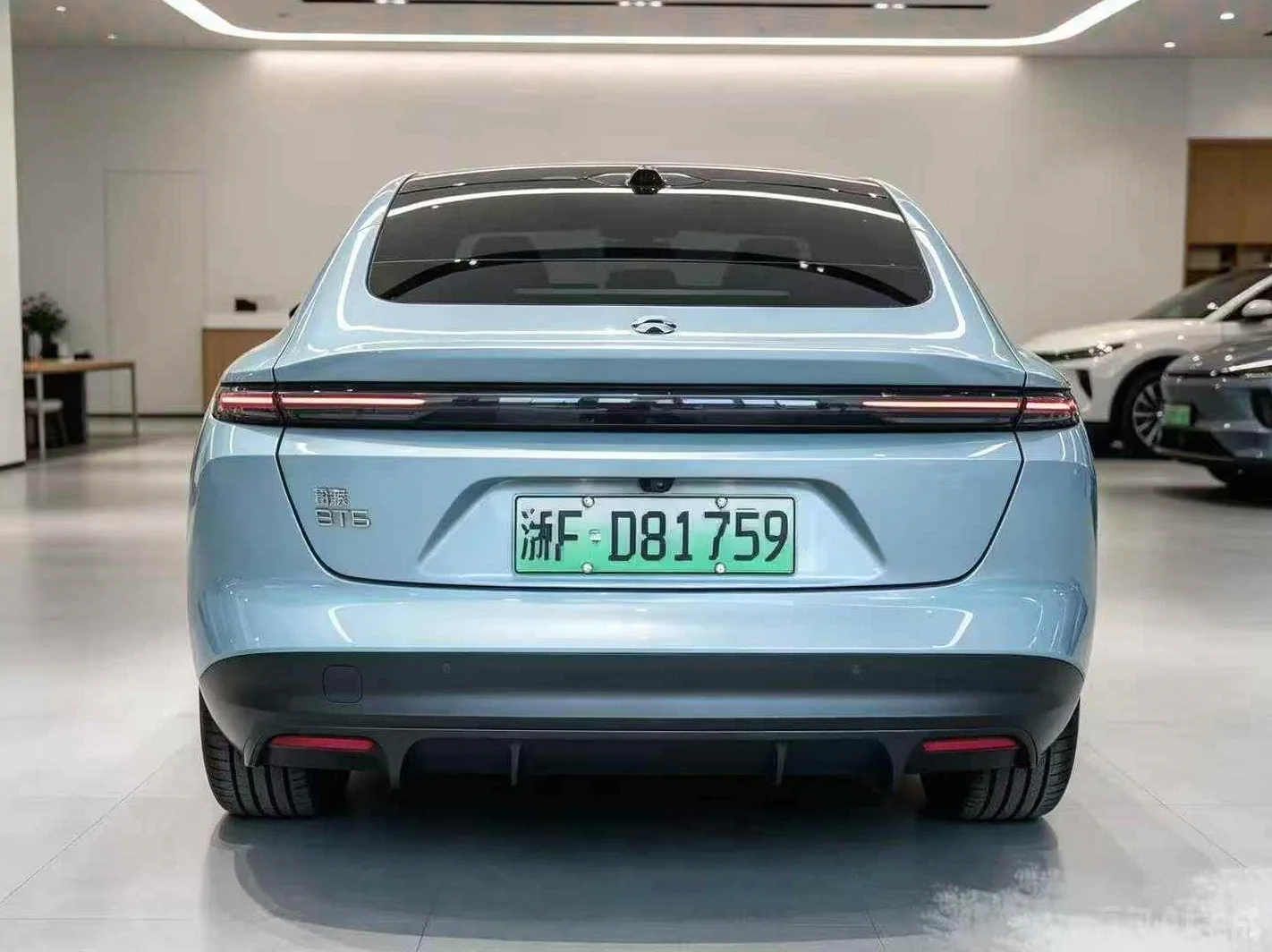 蔚来ET5 后面外观一