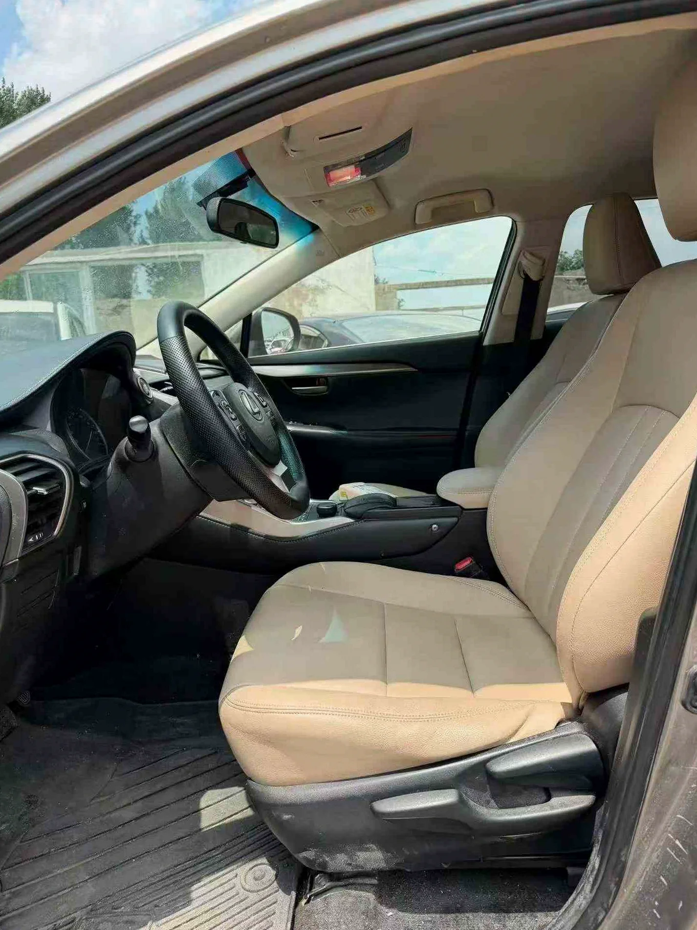 雷克萨斯NX 驾驶室