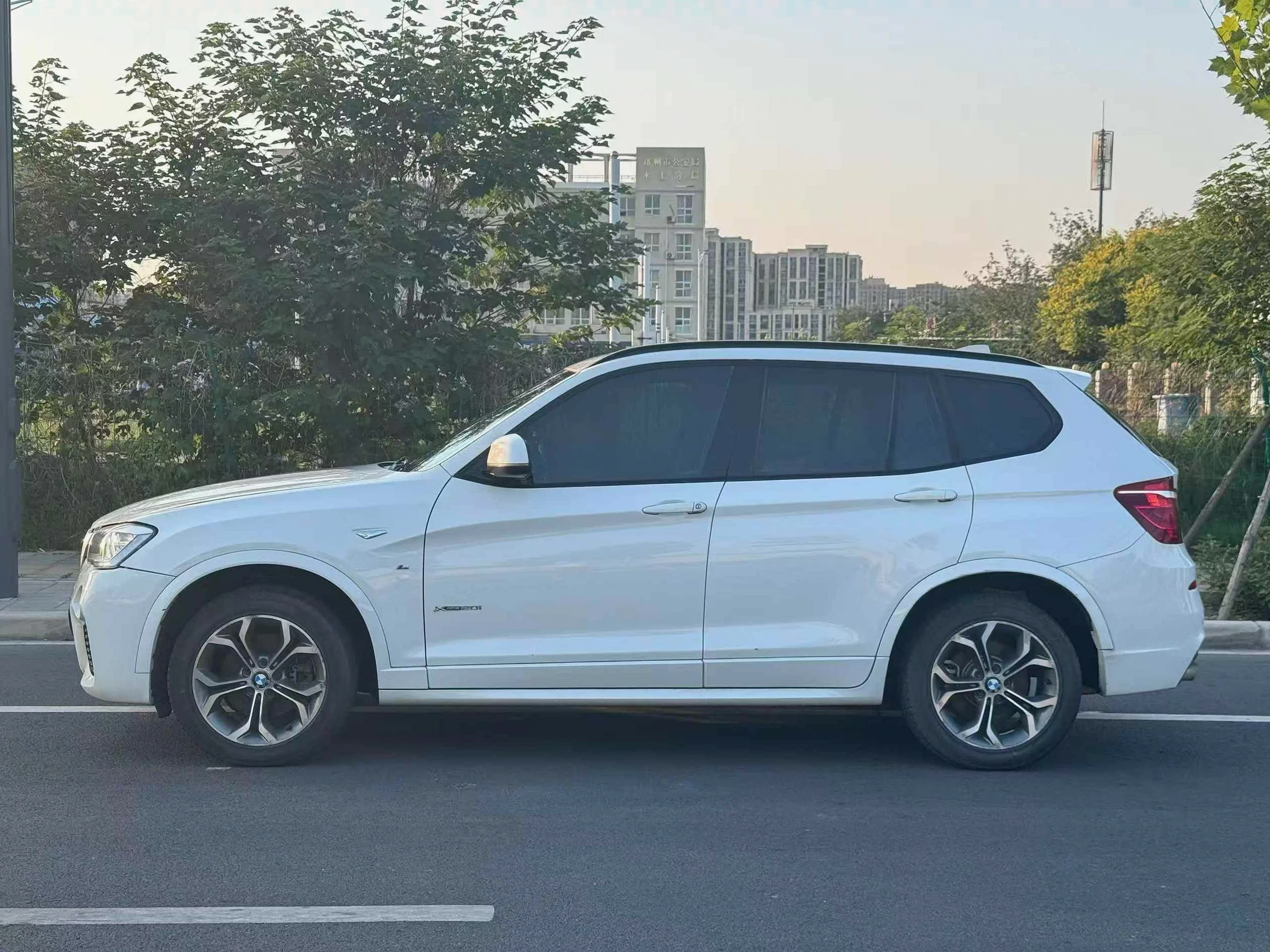 宝马X3 后面外观一