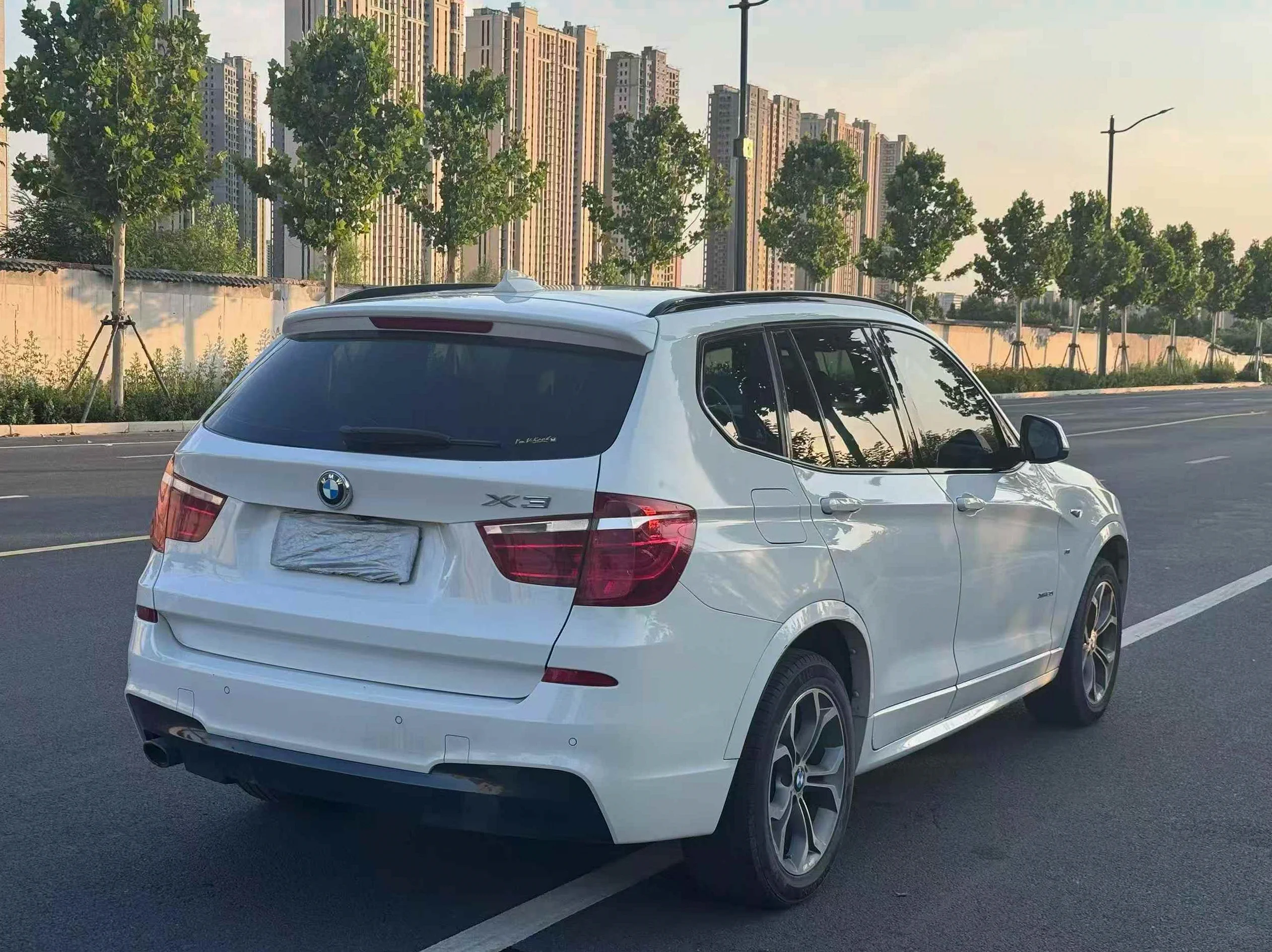 宝马X3 后面外观三