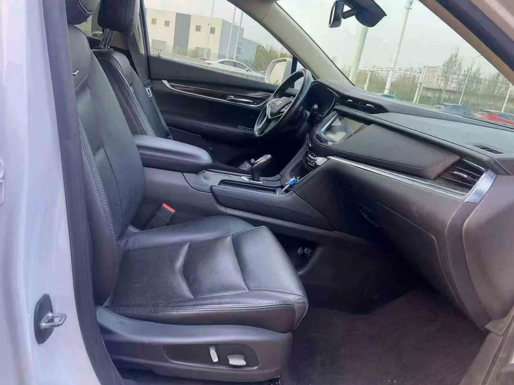 凯迪拉克XT5 后面外观一
