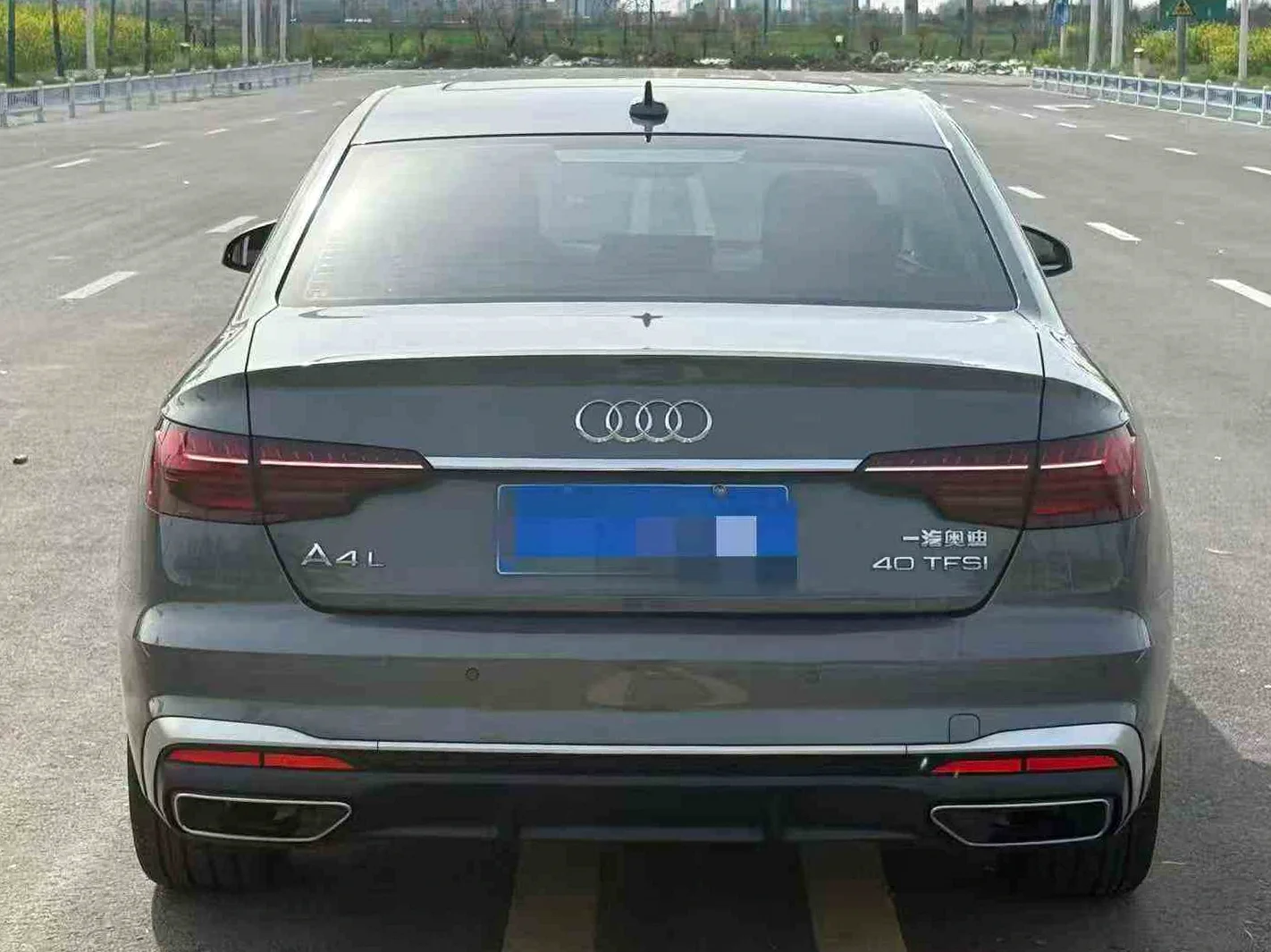 奥迪A4L 后面外观一