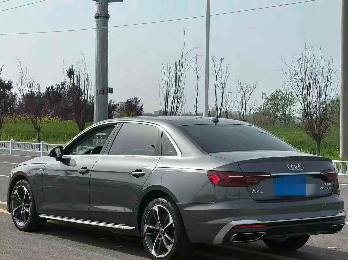 奥迪A4L 后面外观二