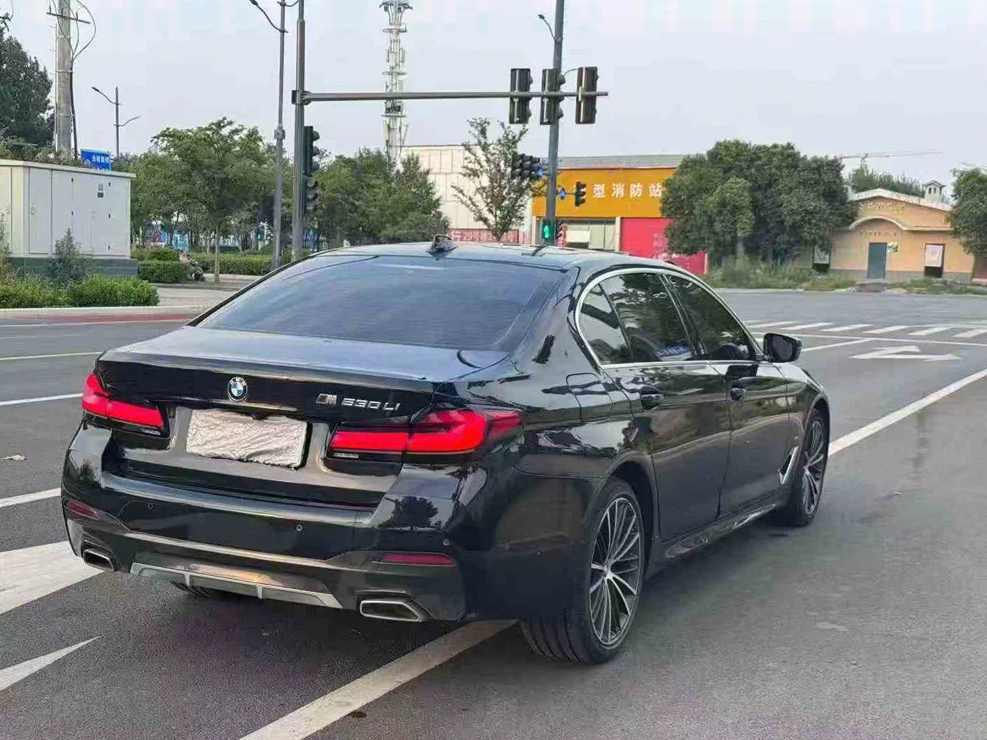 宝马5系 后面外观一