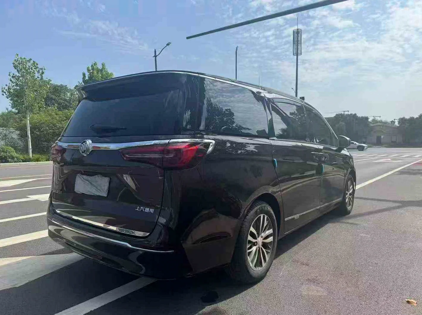 别克GL8 后面外观二