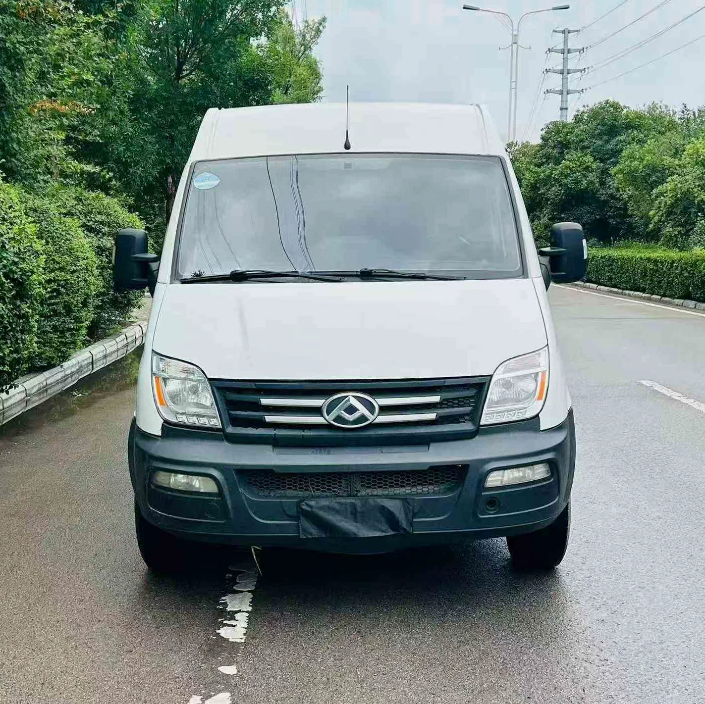 2021款大通V80长轴中顶
