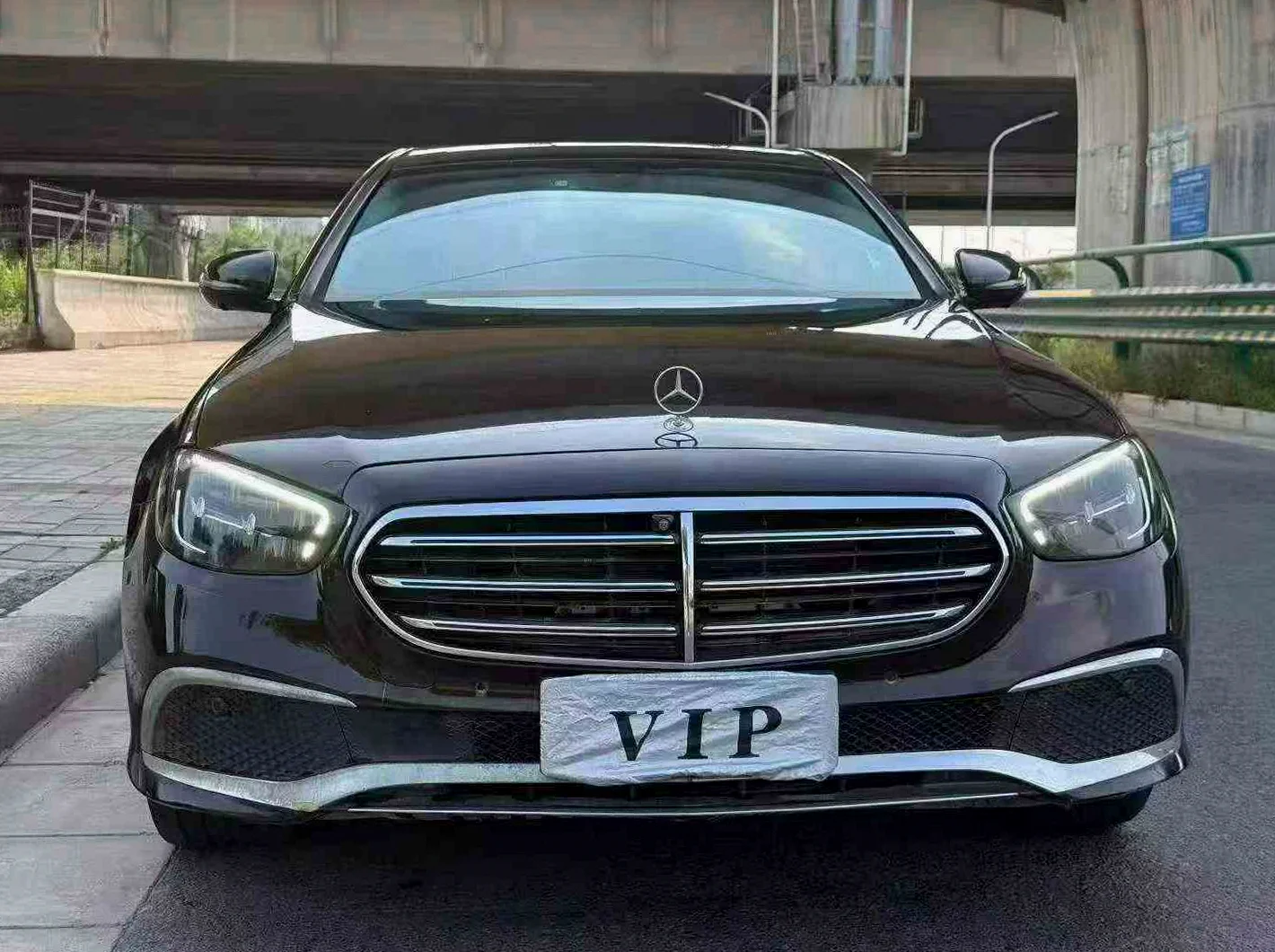 22年奔驰E300L高配