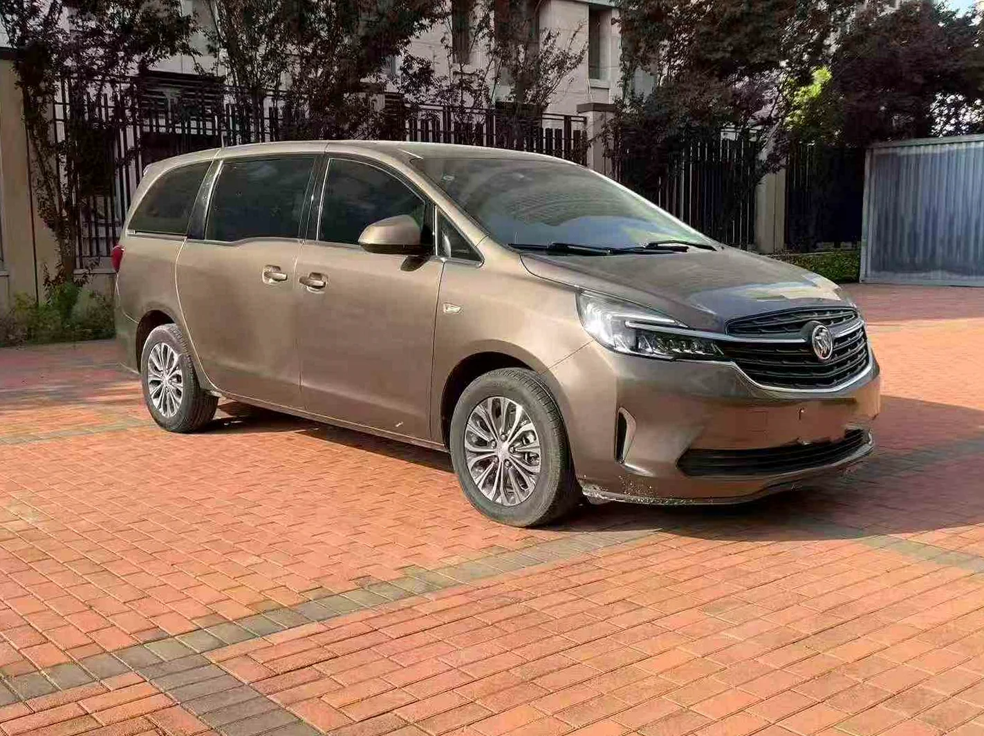 别克GL8 后面外观二