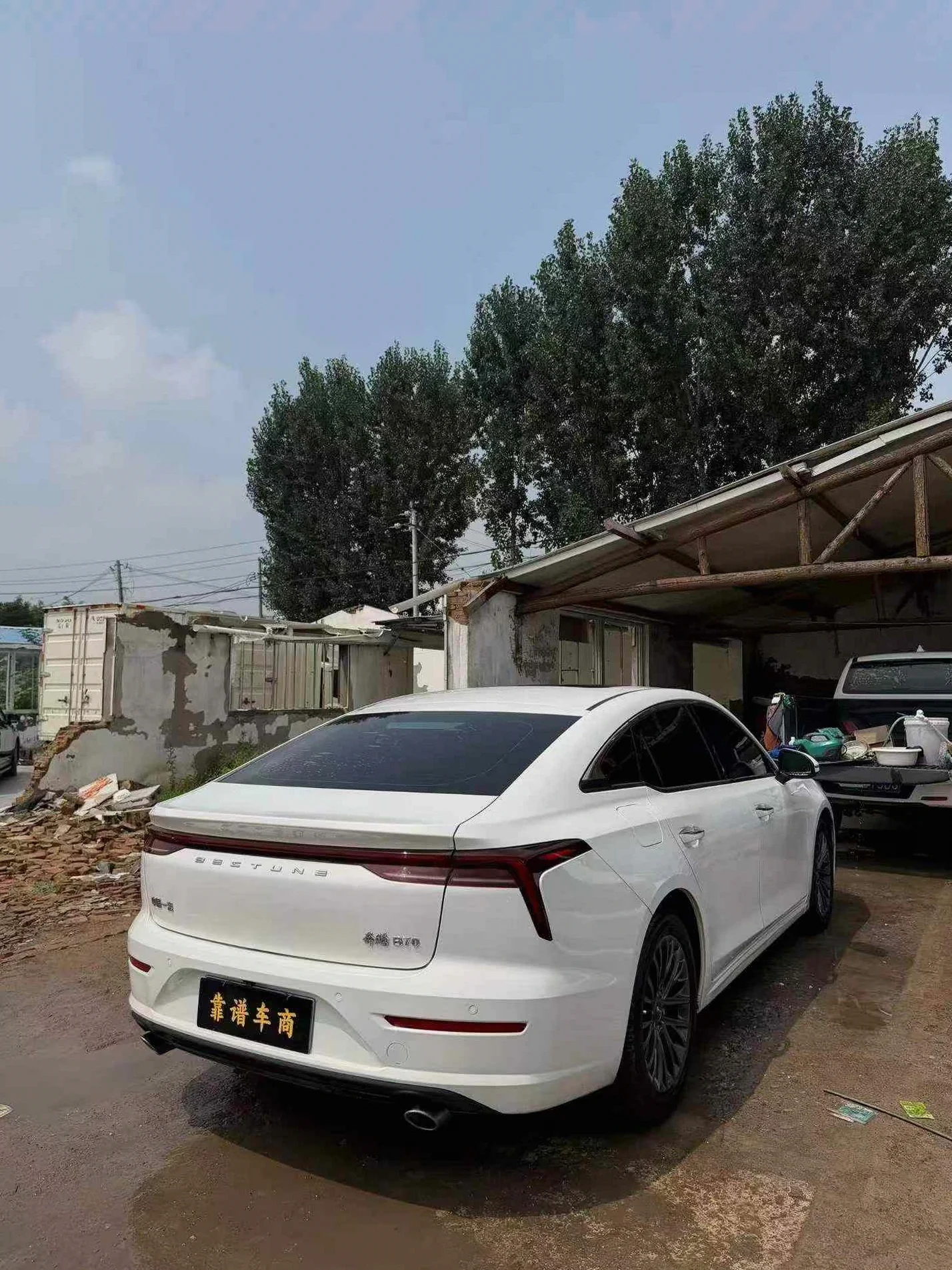 奔腾B70 后面外观一