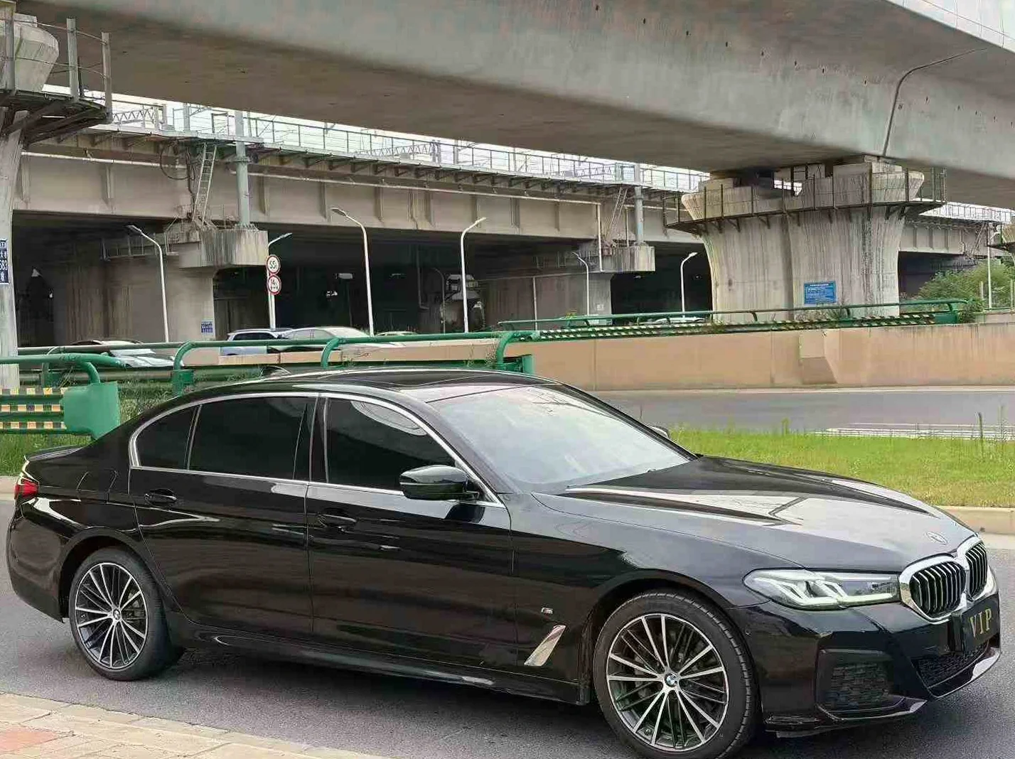宝马5系 正面外观二