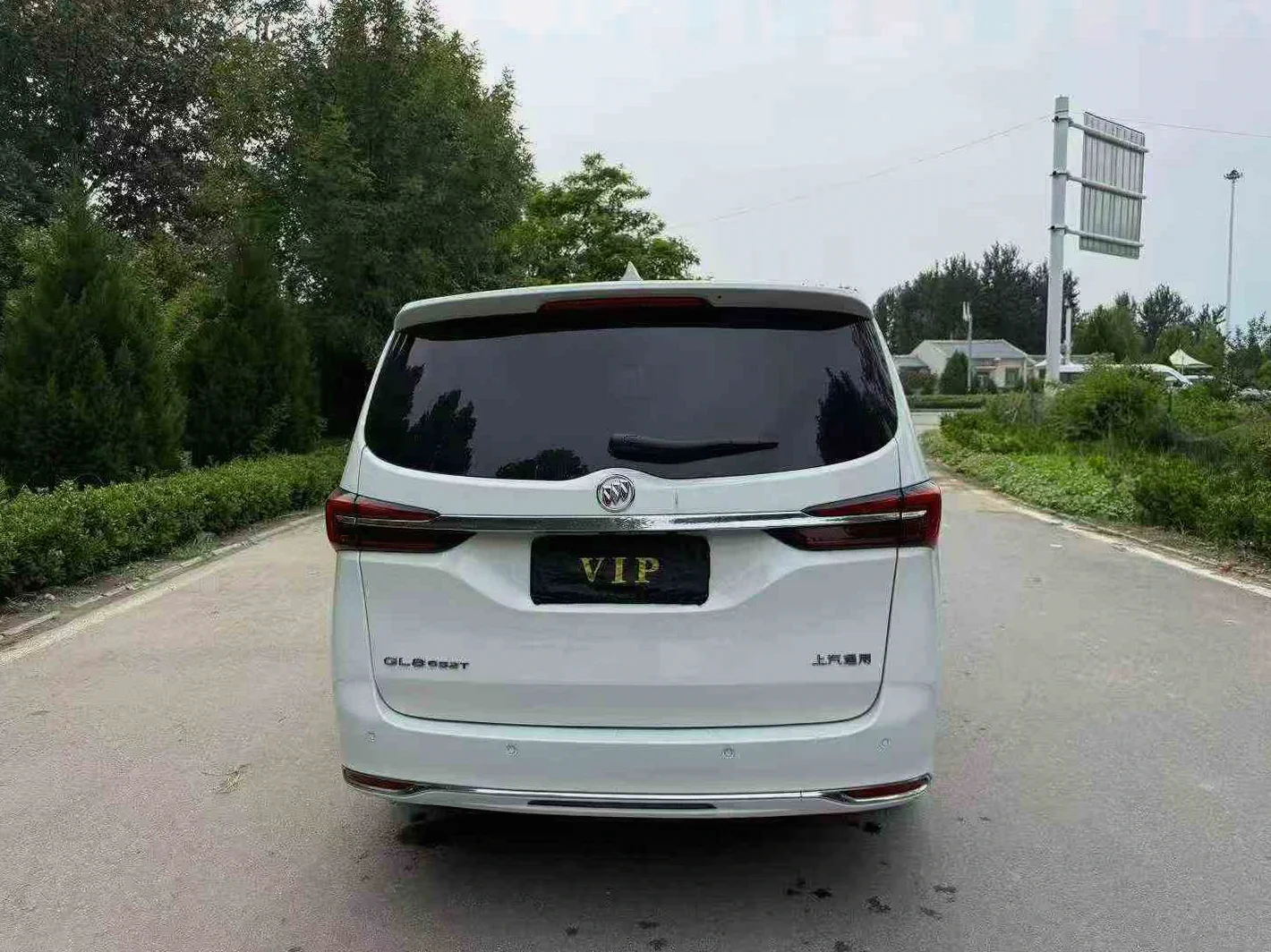 别克GL8 后面外观二