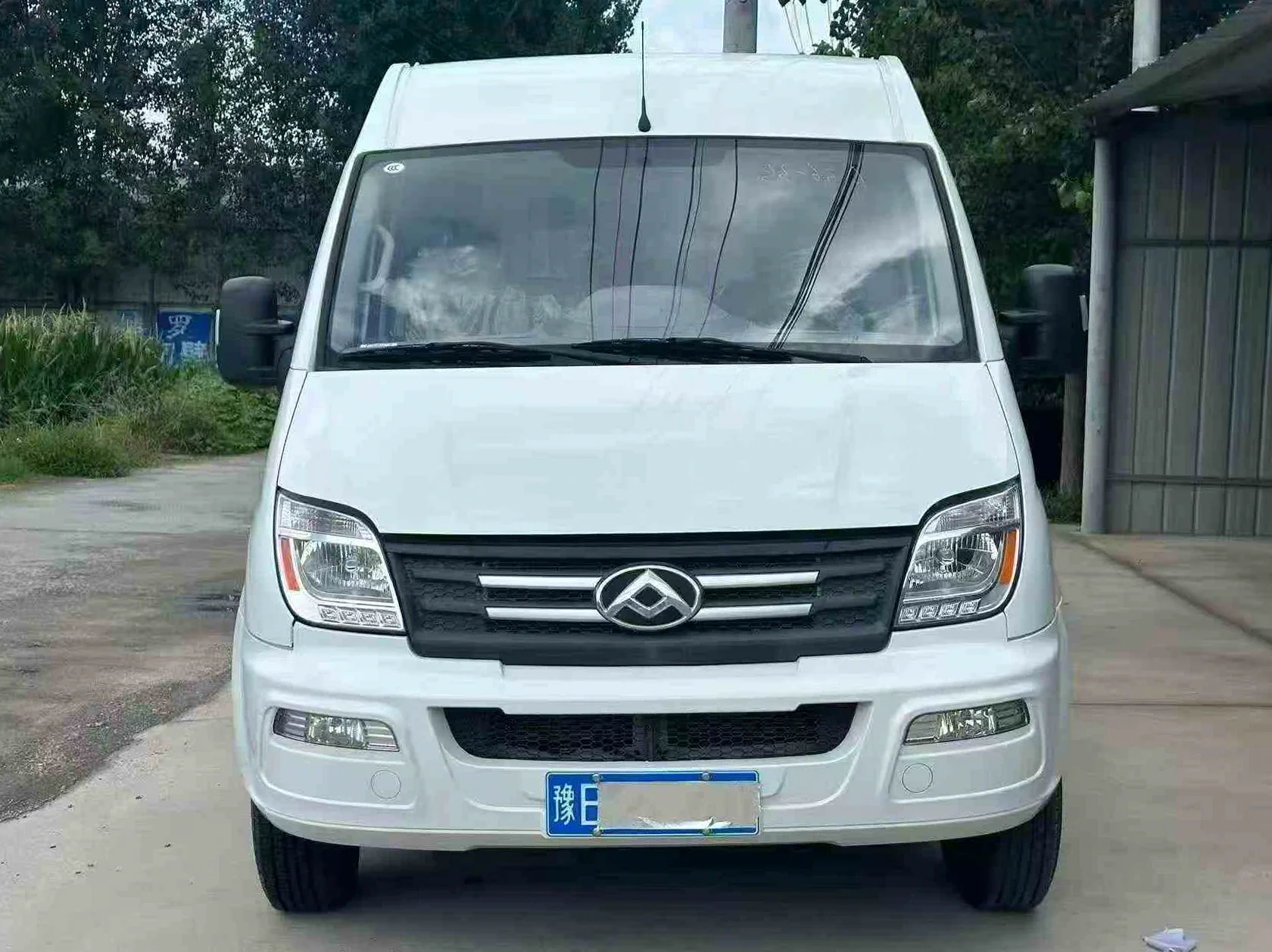 大通V80 正面外观二