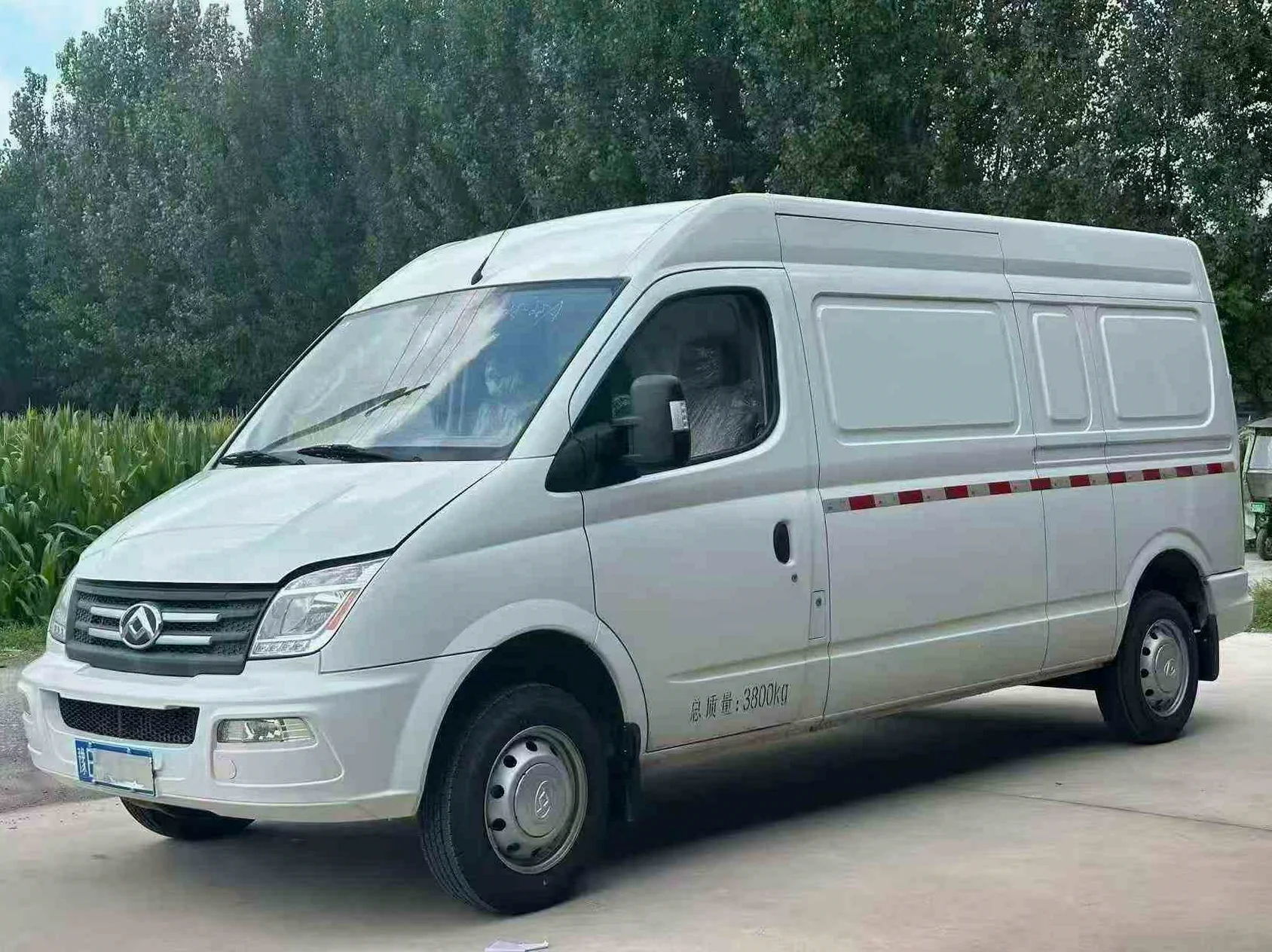大通V80 正面外观三