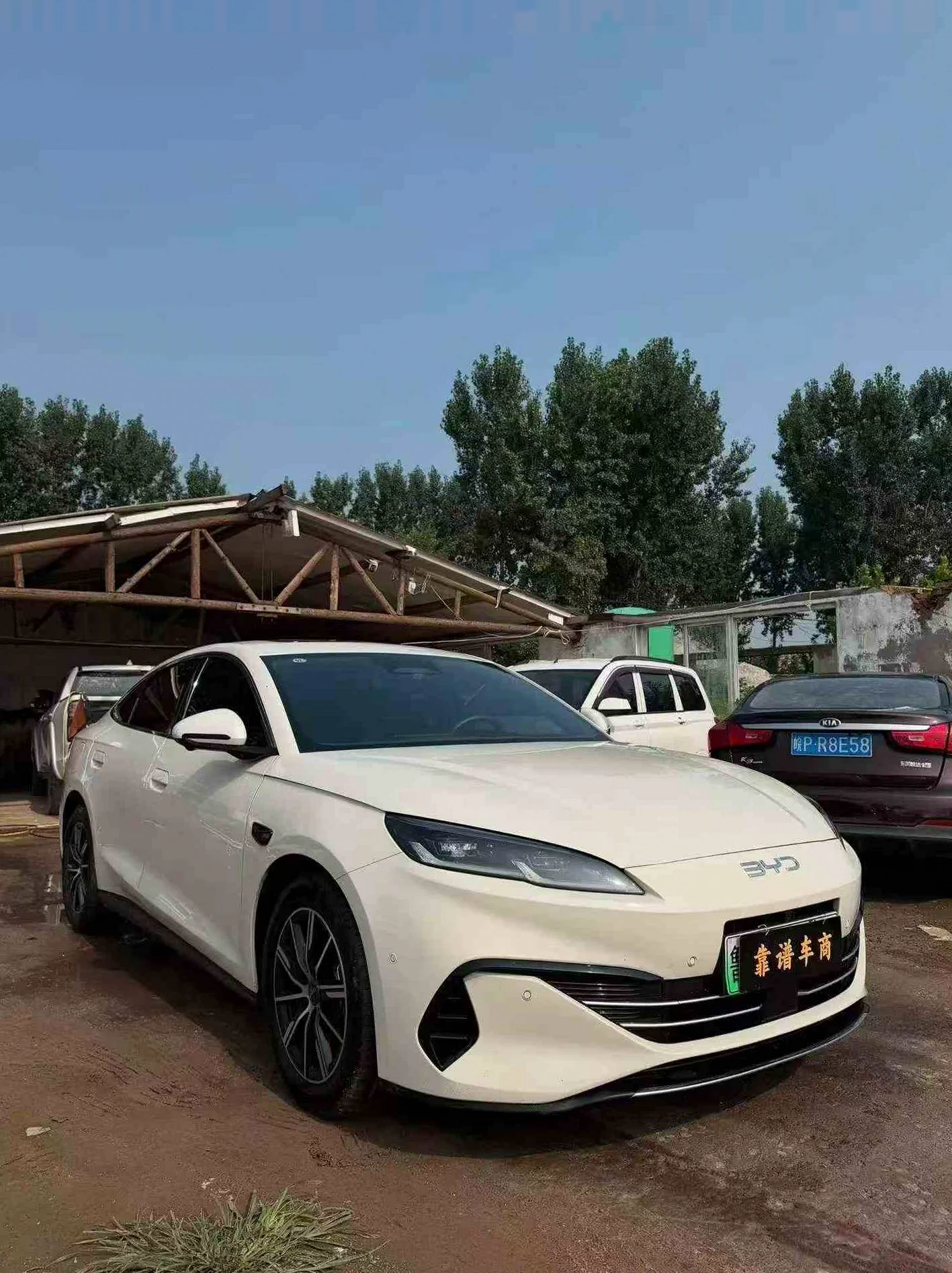 比亚迪海豹 正面外观三