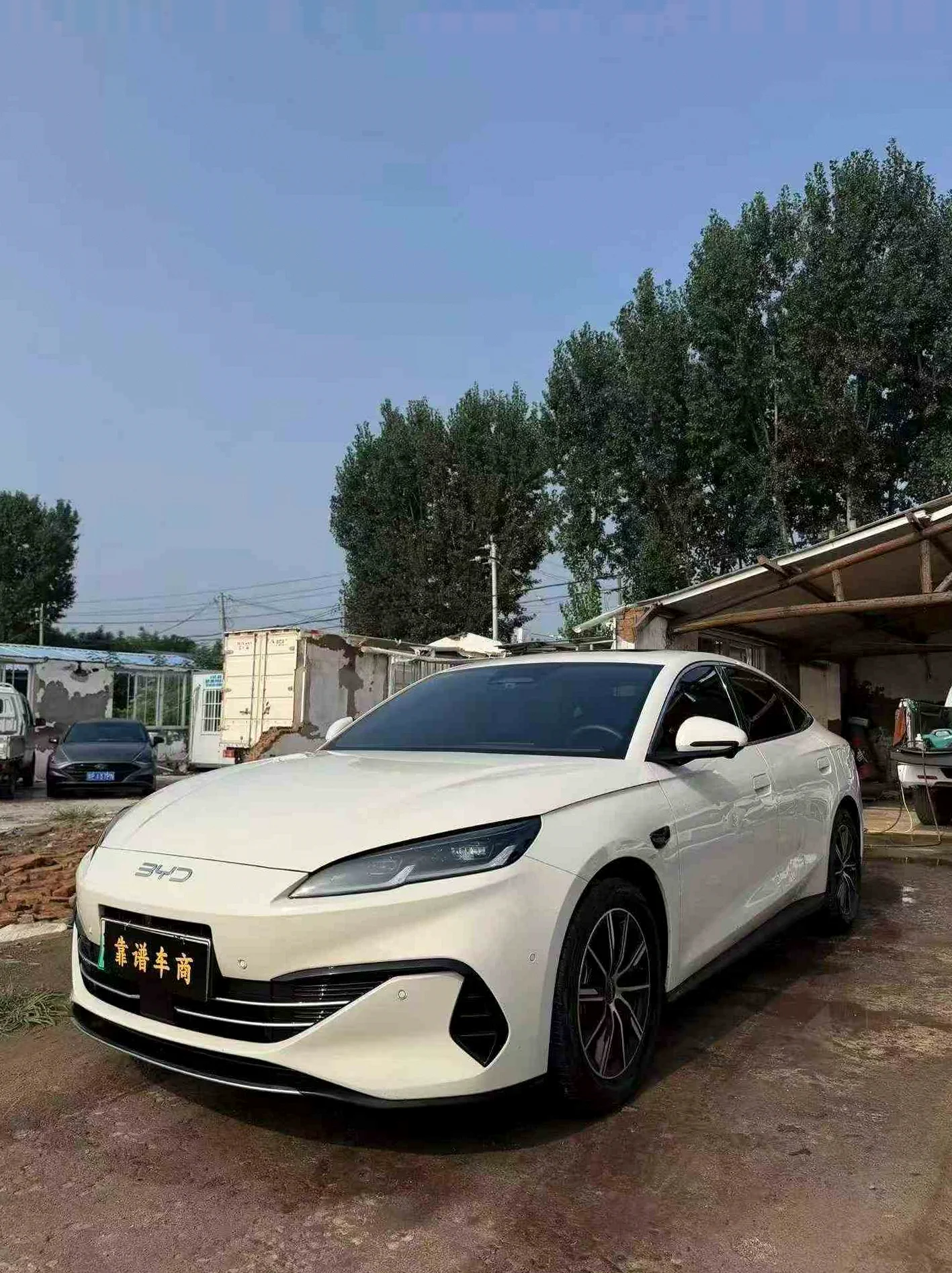 比亚迪海豹 正面外观二