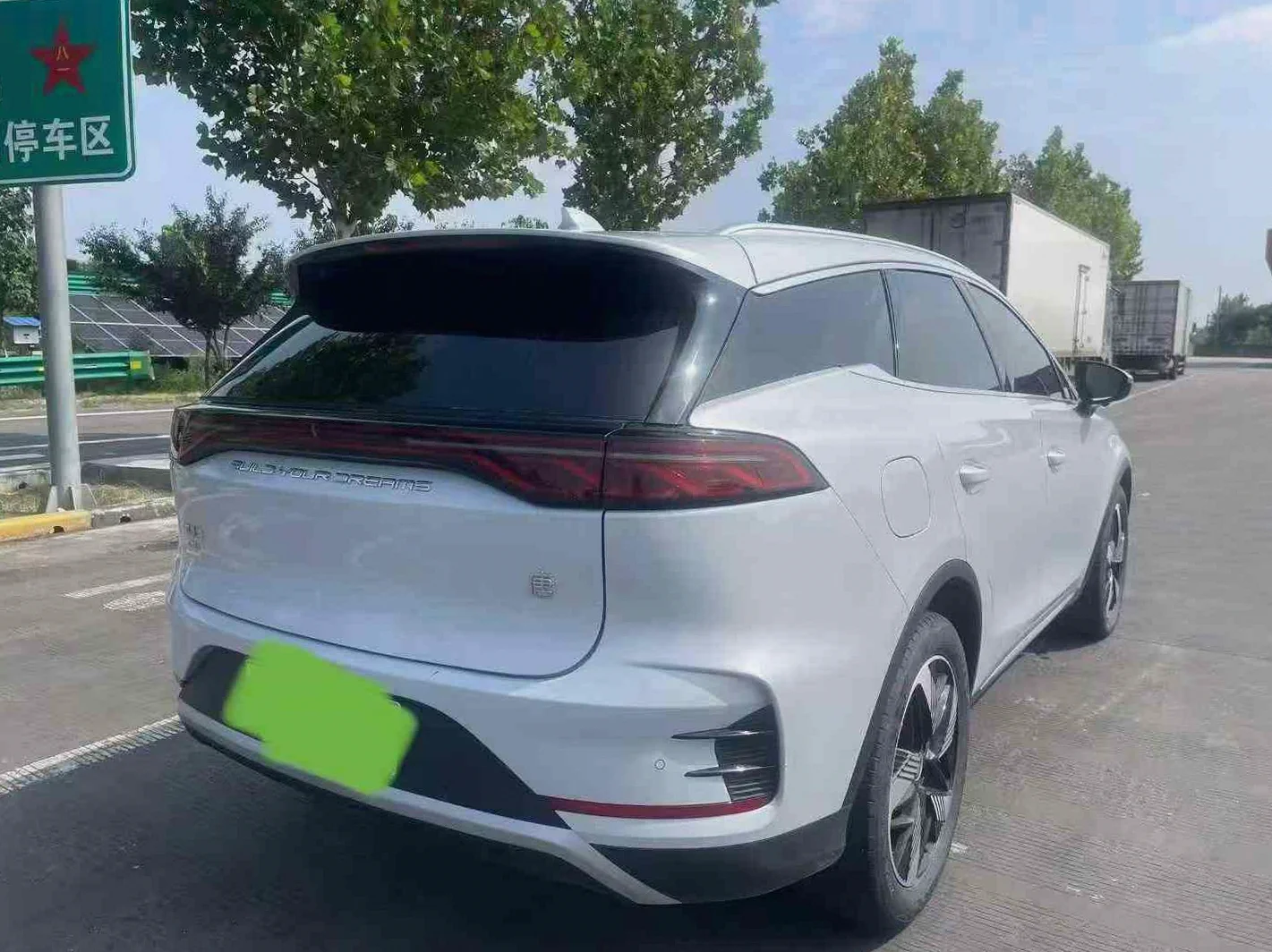 比亚迪唐 后面外观一